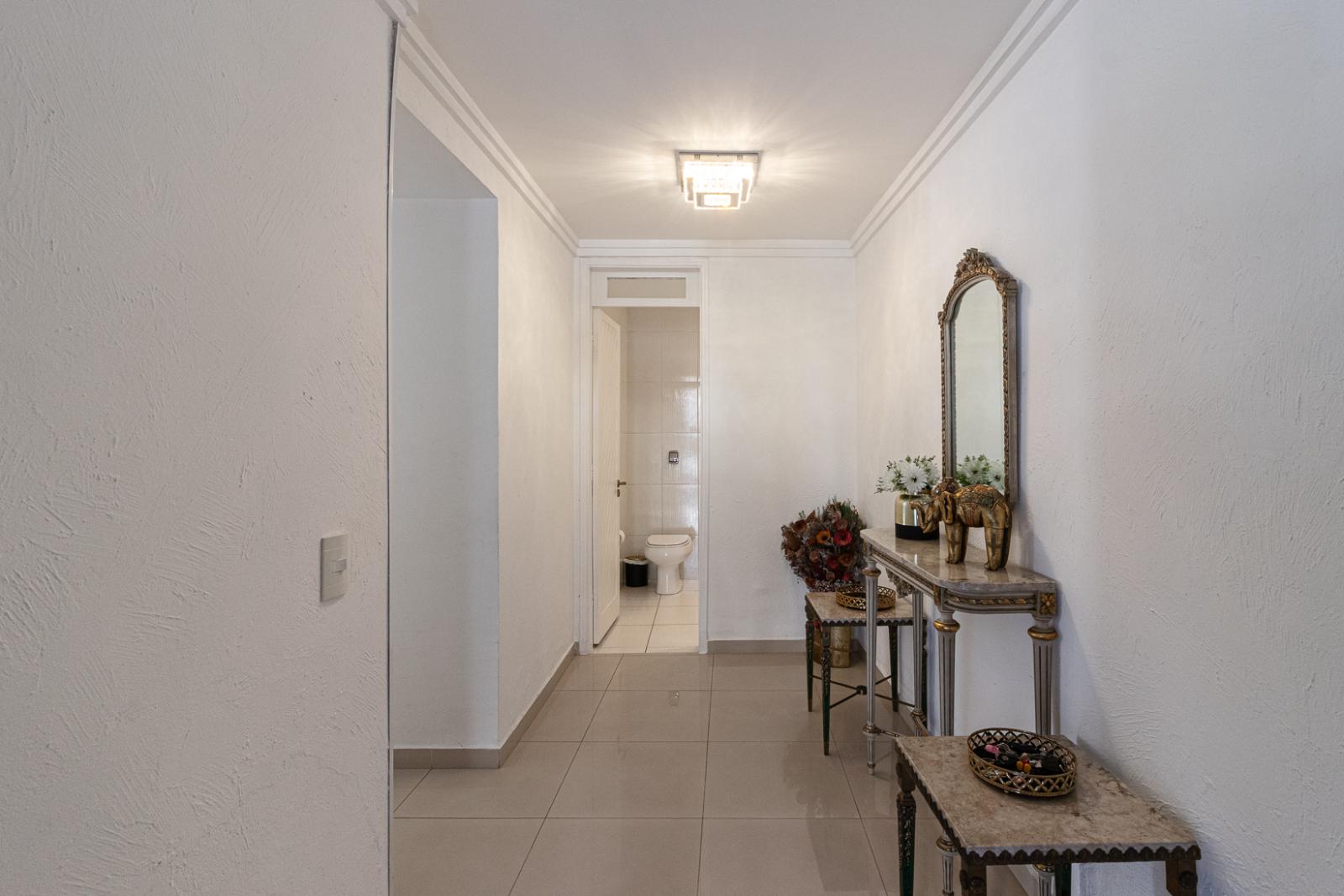 Cozinha e área gourmet casa à venda ou para alugar em Alphaville Residencial 3, Alphaville, Barueri — 4 suítes, 393 m² — imagem 3 de 44