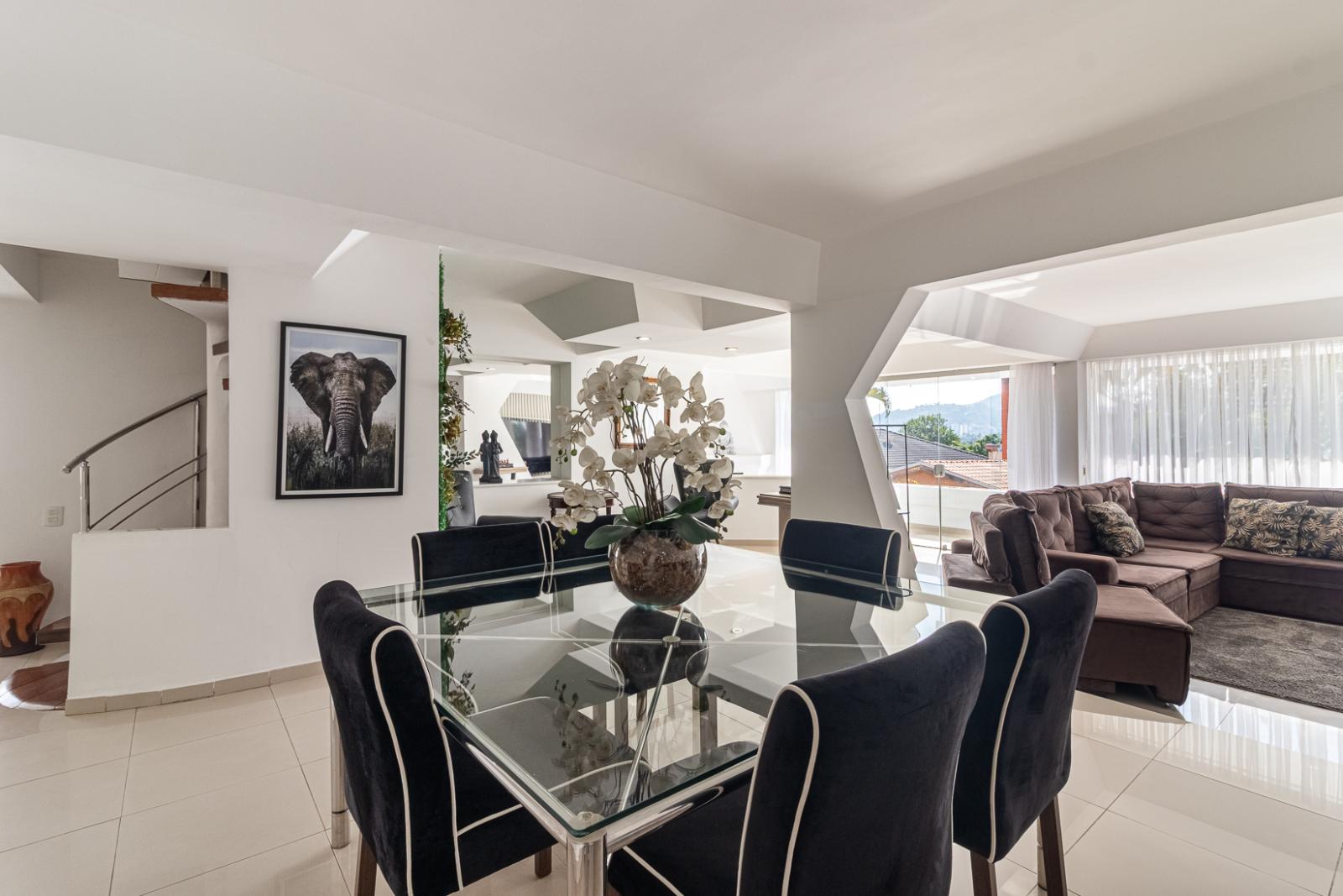 Piscina e área externa casa à venda ou para alugar em Alphaville Residencial 3, Alphaville, Barueri — 4 suítes, 393 m² — imagem 5 de 44