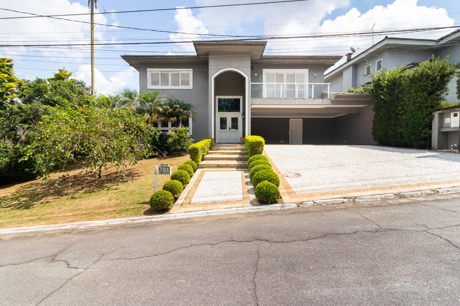 Fachada casa à venda ou para alugar em Morada dos Lagos, Alphaville, Barueri — 2 suítes, 580 m² — imagem 1 de 41