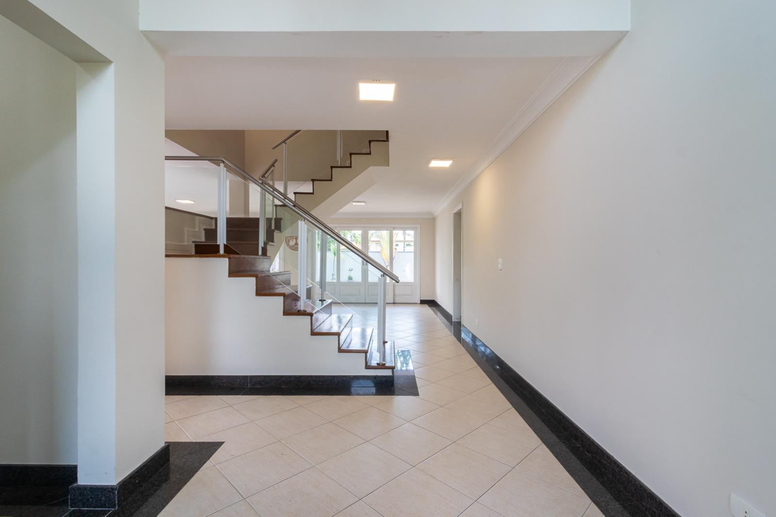 Sala de estar casa à venda ou para alugar em Morada dos Lagos, Alphaville, Barueri — 2 suítes, 580 m² — imagem 2 de 41
