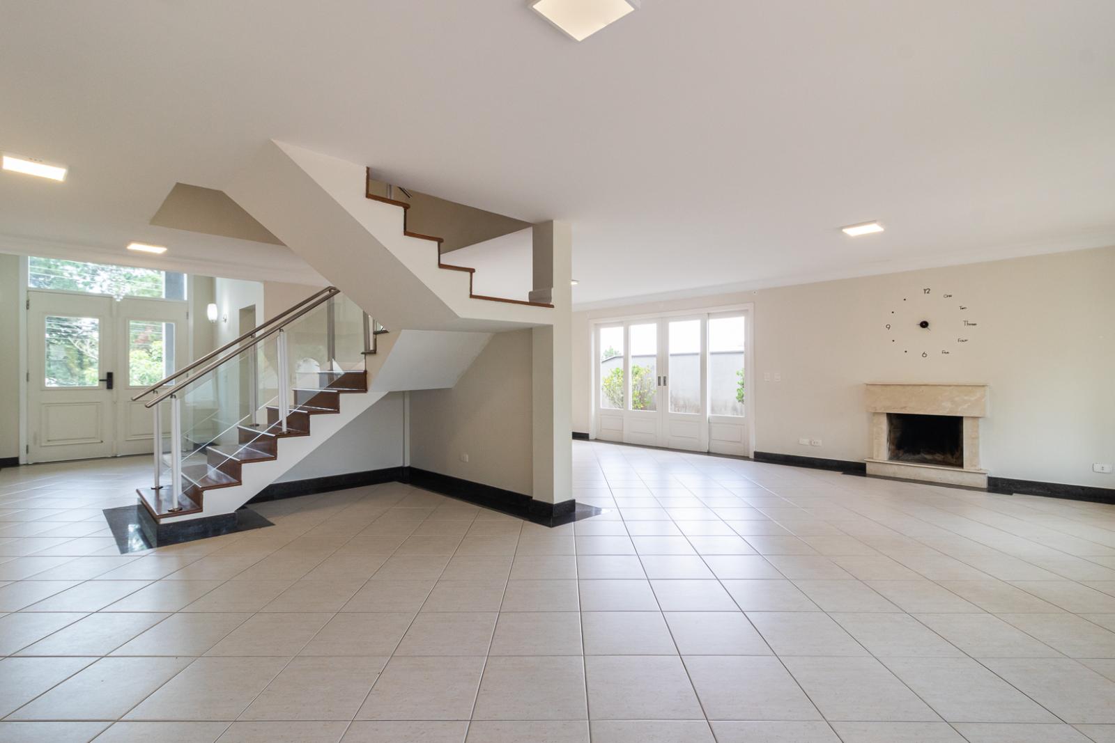 Cozinha e área gourmet casa à venda ou para alugar em Morada dos Lagos, Alphaville, Barueri — 2 suítes, 580 m² — imagem 3 de 41