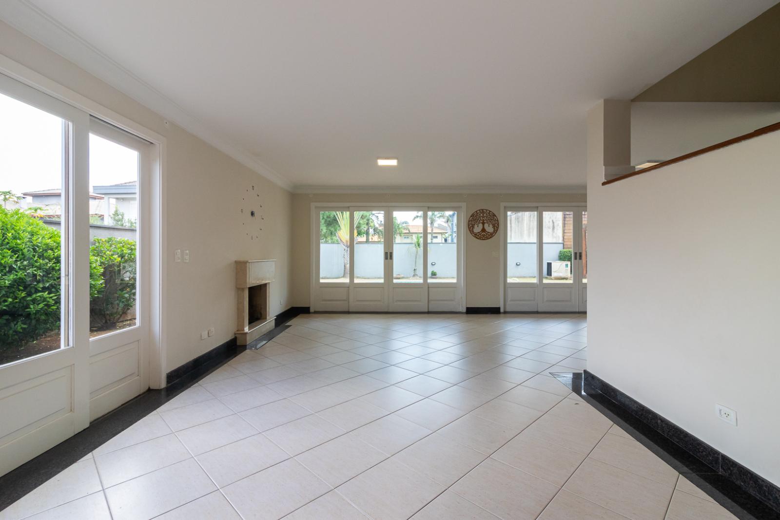 Área de convivência casa à venda ou para alugar em Morada dos Lagos, Alphaville, Barueri — 2 suítes, 580 m² — imagem 6 de 41