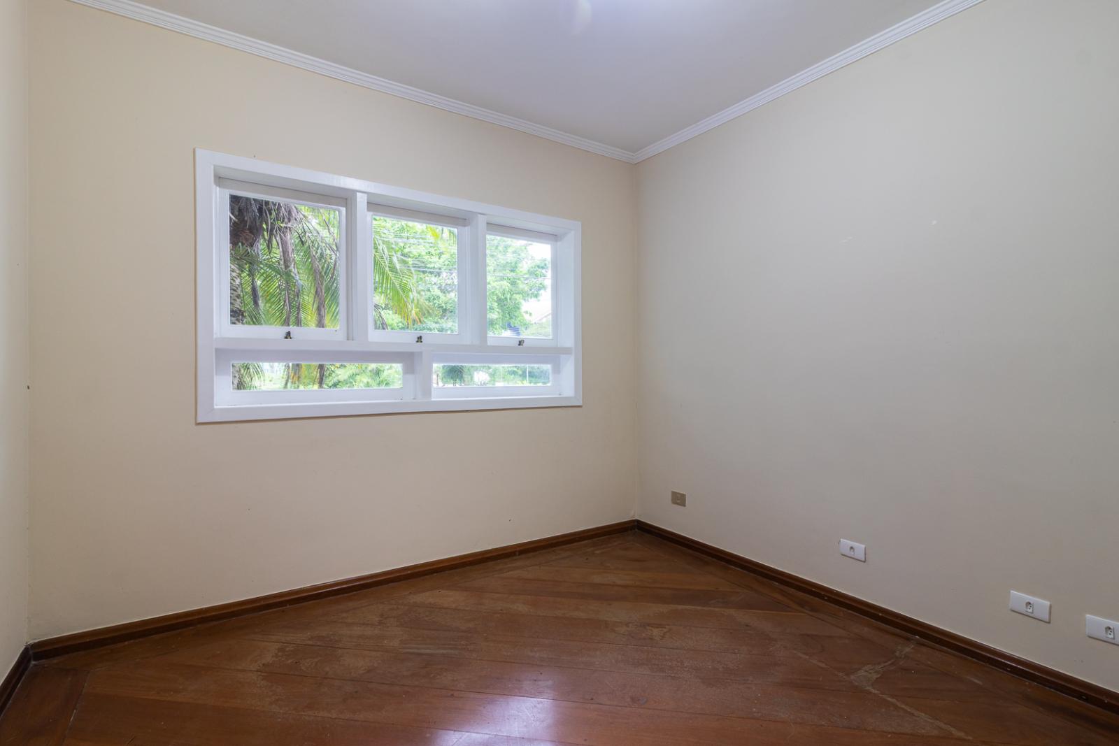 Piscina e área externa casa à venda ou para alugar em Morada dos Lagos, Alphaville, Barueri — 4 suítes, 616 m² — imagem 5 de 35