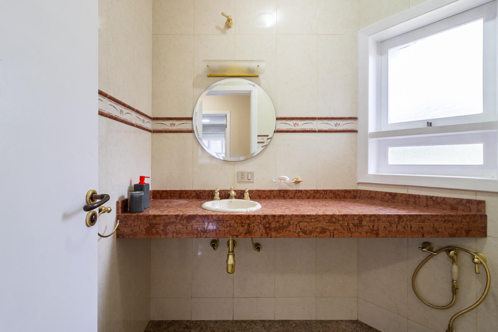 Área de convivência casa à venda ou para alugar em Morada dos Lagos, Alphaville, Barueri — 4 suítes, 616 m² — imagem 6 de 35