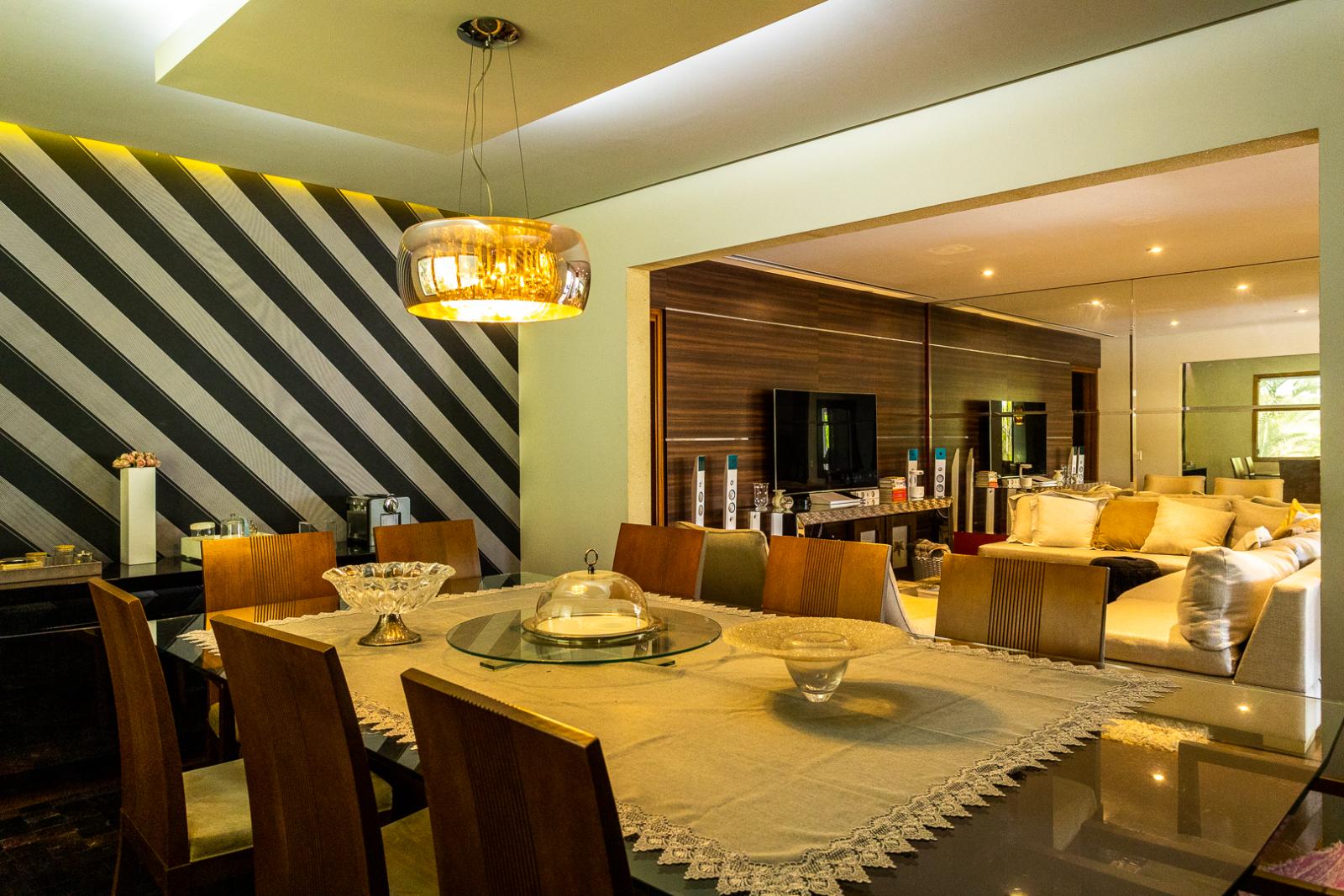 Cozinha e área gourmet casa à venda ou para alugar em Alphaville Residencial 8, Alphaville, Santana de Parnaíba — 5 suítes, 796 m² — imagem 3 de 49