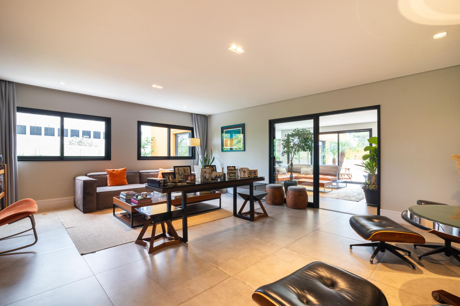Suíte principal casa à venda ou para alugar em Residencial Tambore 1, Alphaville, Santana de Parnaíba — 3 suítes, 485 m² — imagem 4 de 41
