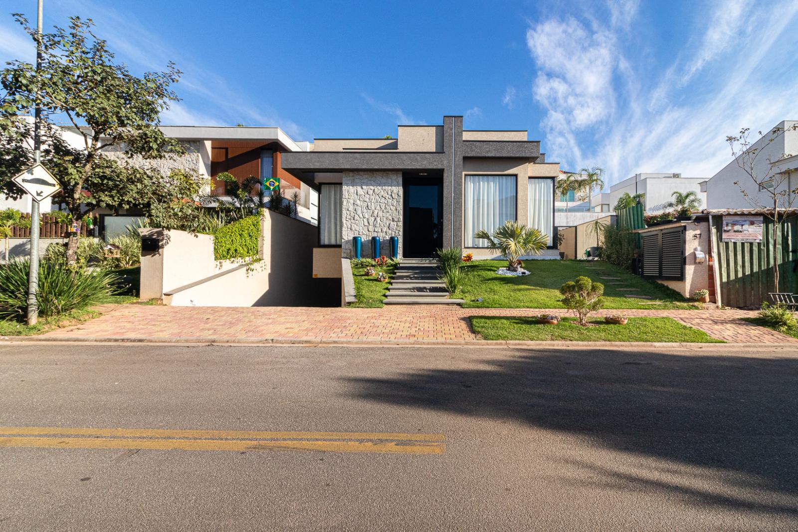 Fachada casa à venda em Genesis 1, Alphaville, Santana de Parnaíba — 3 suítes, 420 m² — imagem 1 de 27