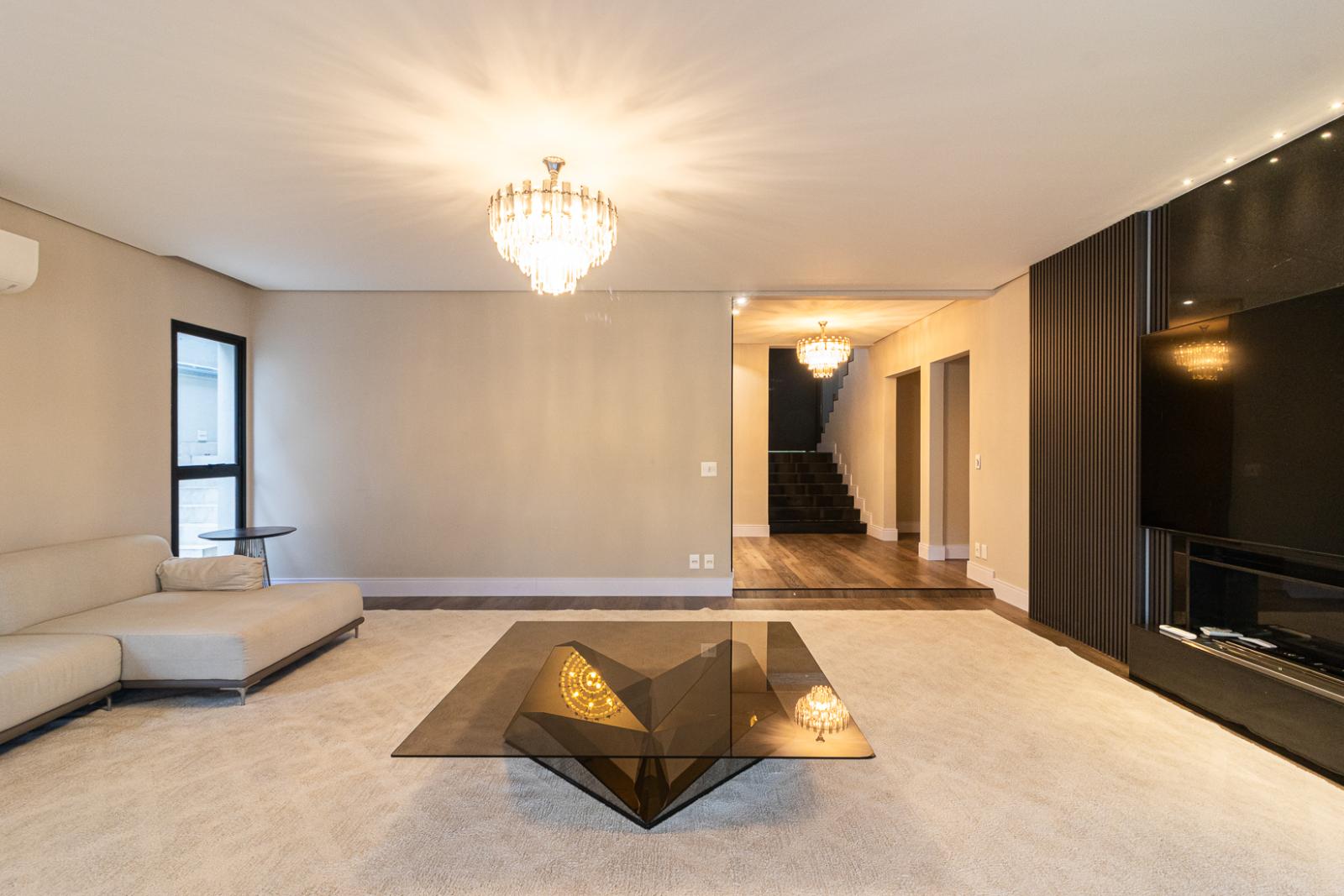 Piscina e área externa casa à venda em Alphaville Residencial 1, Barueri — 5 suítes, 560 m² — imagem 5 de 42