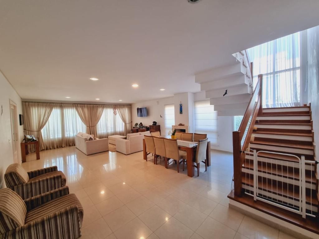 Piscina e área externa casa à venda em Genesis 1, Alphaville, Santana de Parnaíba — 4 suítes, 420 m² — imagem 5 de 16