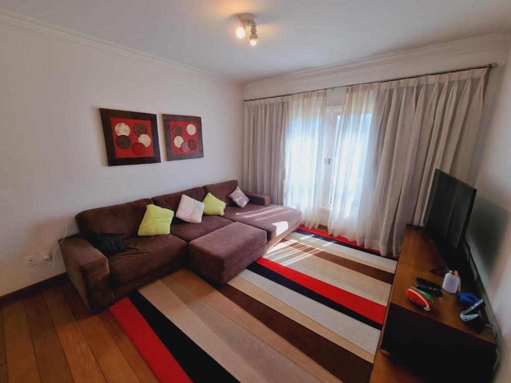 Área de convivência casa à venda em Genesis 1, Alphaville, Santana de Parnaíba — 4 suítes, 420 m² — imagem 6 de 16