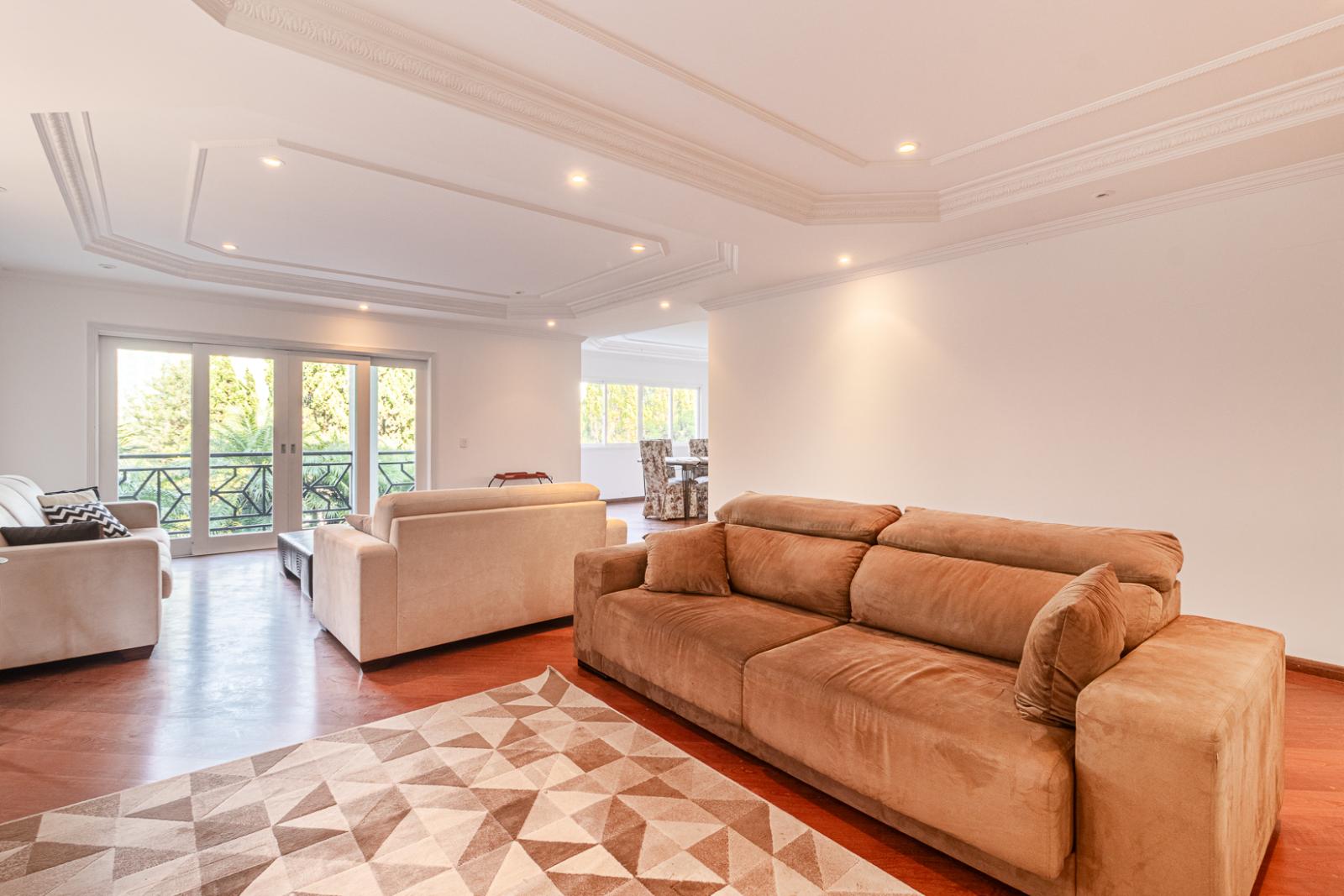 Cozinha e área gourmet casa à venda em 18 do Forte, Alphaville, Santana de Parnaíba — 4 suítes, 550 m² — imagem 3 de 43