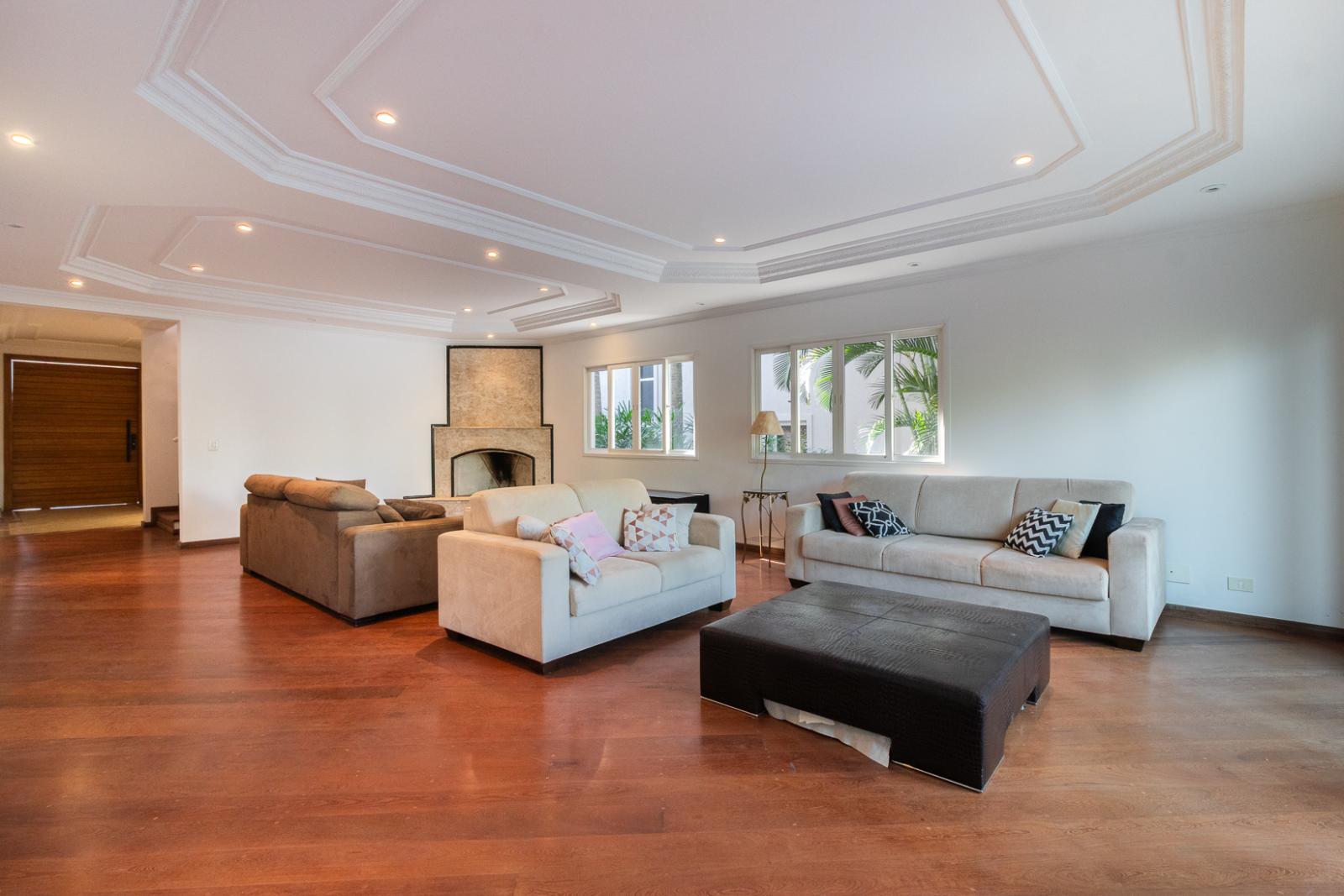 Área de convivência casa à venda em 18 do Forte, Alphaville, Santana de Parnaíba — 4 suítes, 550 m² — imagem 6 de 43