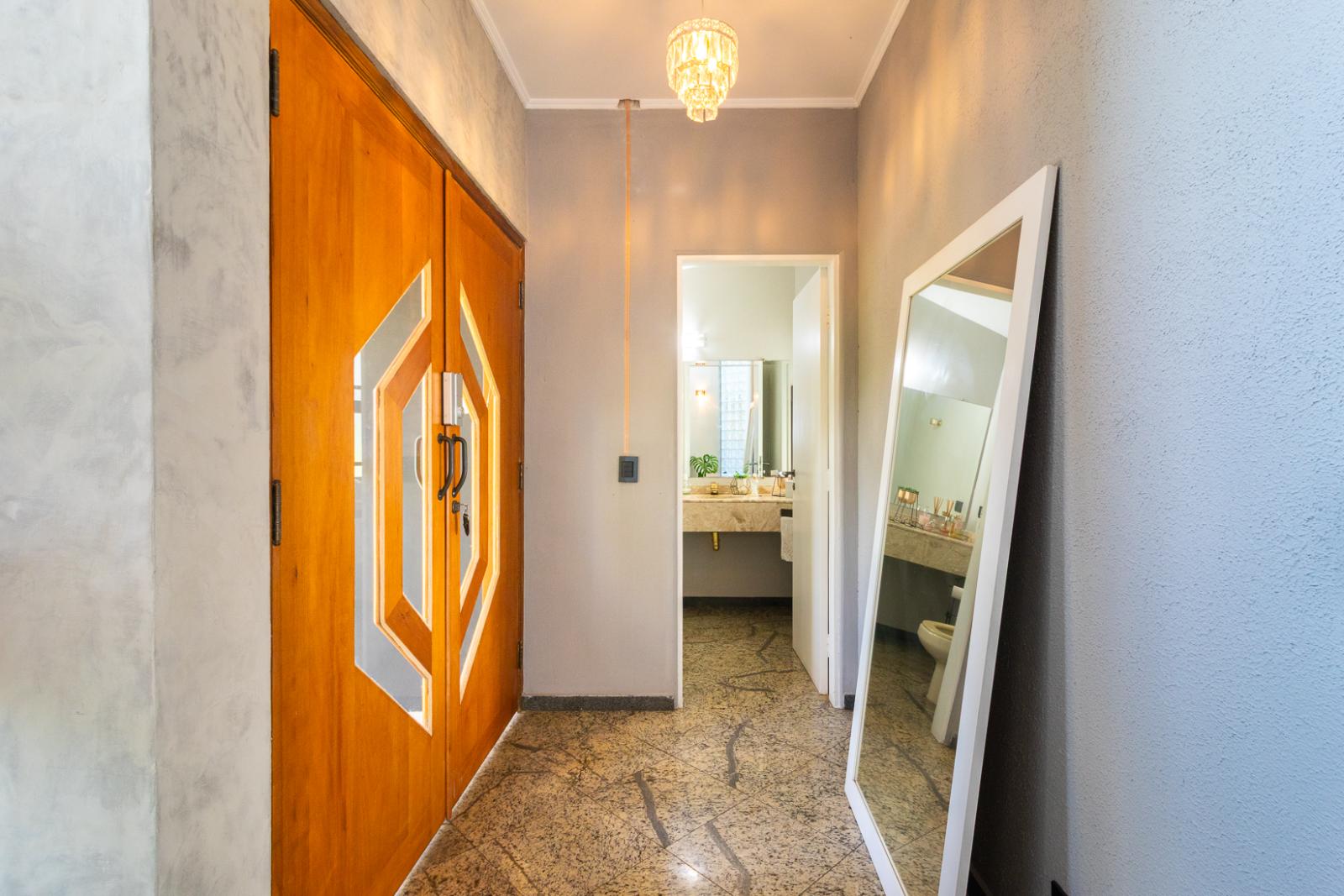 Cozinha e área gourmet casa à venda em Alphaville Residencial 10, Alphaville, Santana de Parnaíba — 3 suítes, 570 m² — imagem 3 de 36