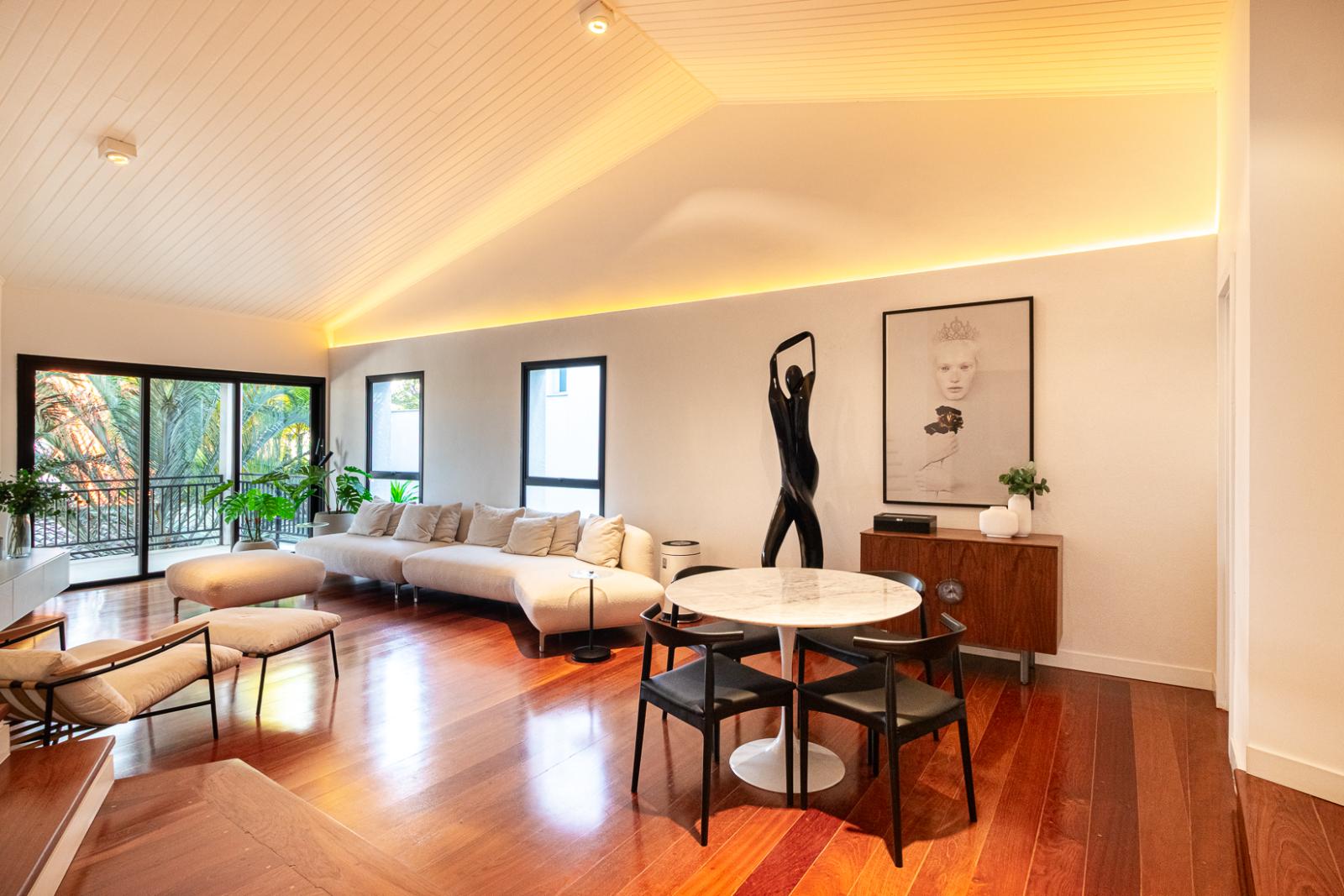 Sala de estar casa à venda em Alphaville Residencial 6, Alphaville, Santana de Parnaíba — 4 suítes, 370 m² — imagem 2 de 35