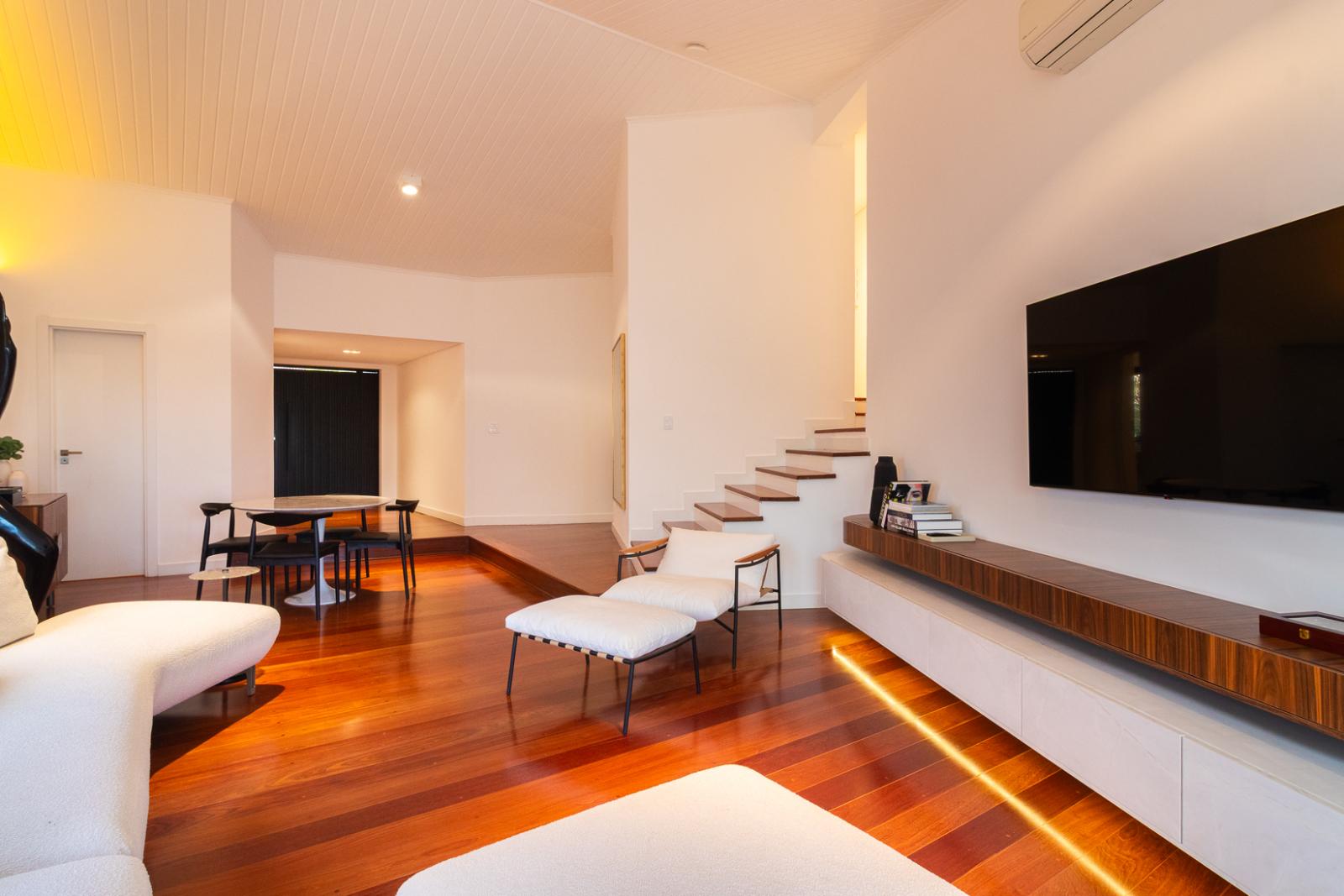 Área de convivência casa à venda em Alphaville Residencial 6, Alphaville, Santana de Parnaíba — 4 suítes, 370 m² — imagem 6 de 35