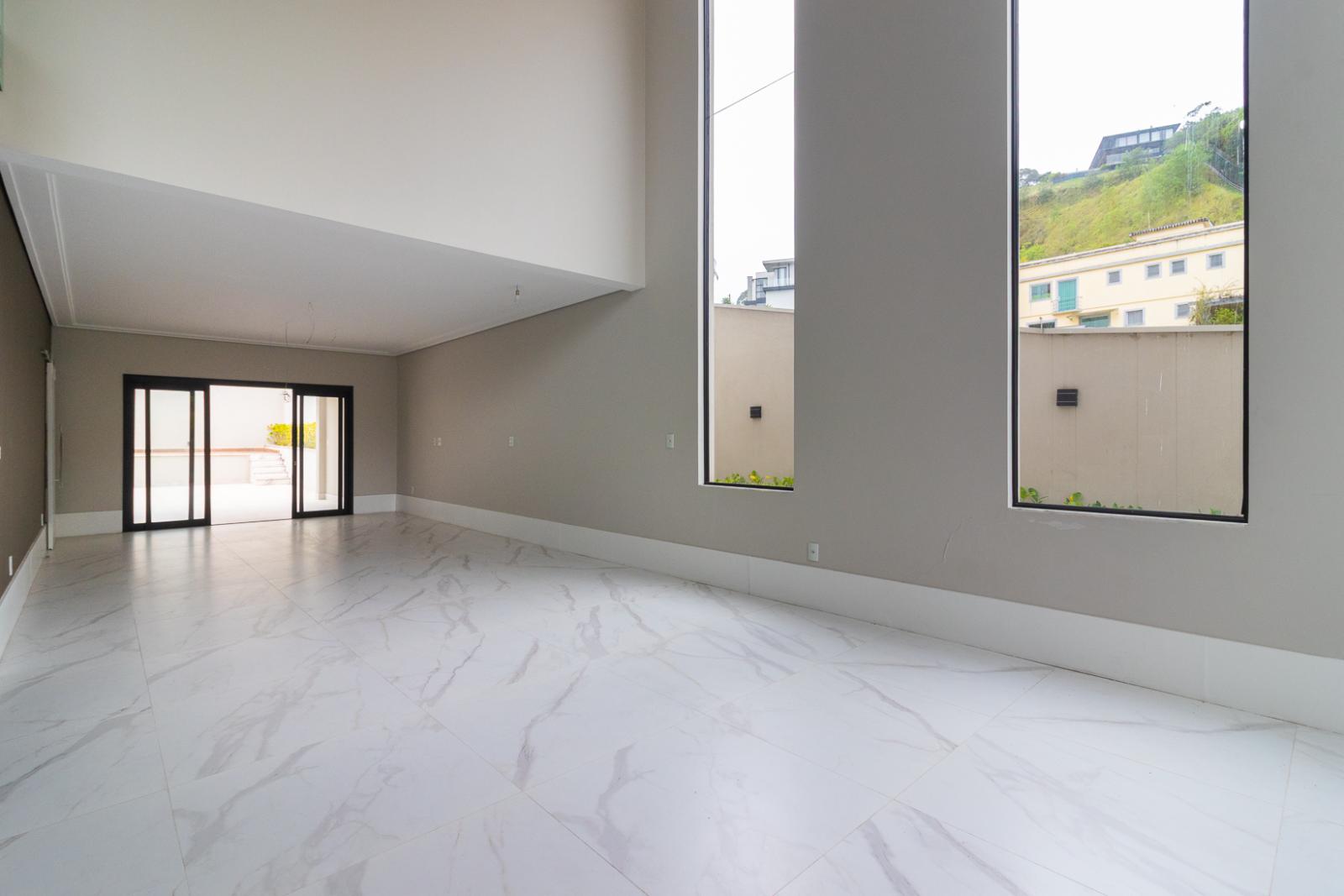 Sala de estar casa à venda em Campos do Conde, Alphaville, Santana de Parnaíba — 5 suítes, 556 m² — imagem 2 de 39