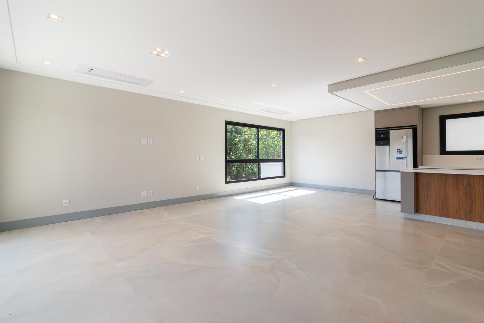 Suíte principal casa à venda em New Ville, Alphaville, Santana de Parnaíba — 4 suítes, 355 m² — imagem 4 de 32