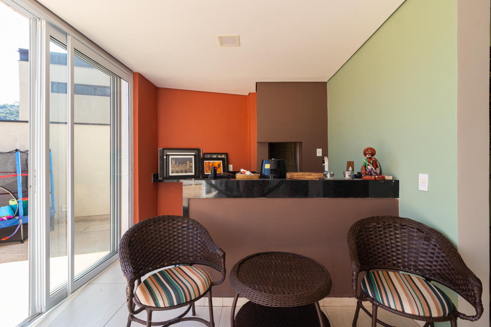 Área de convivência casa à venda em New Ville, Alphaville, Santana de Parnaíba — 1 suíte, 390 m² — imagem 6 de 52