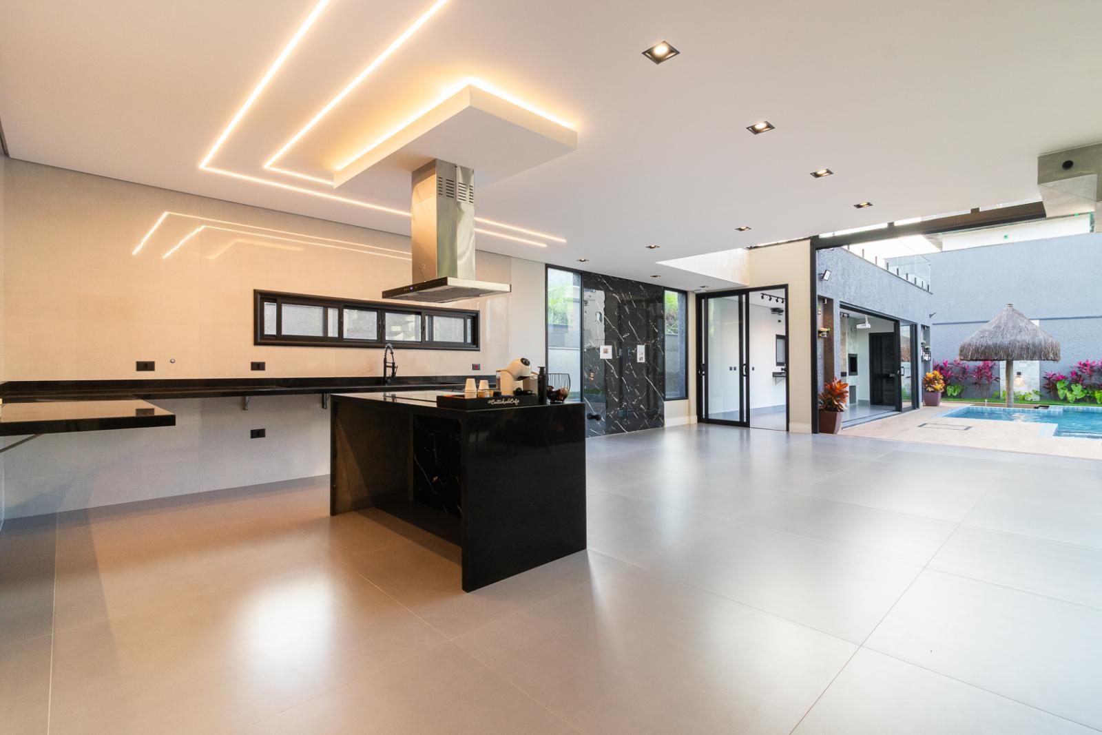Cozinha e área gourmet casa à venda em Santa Anna, Alphaville, Santana de Parnaíba — 4 suítes, 458 m² — imagem 3 de 35