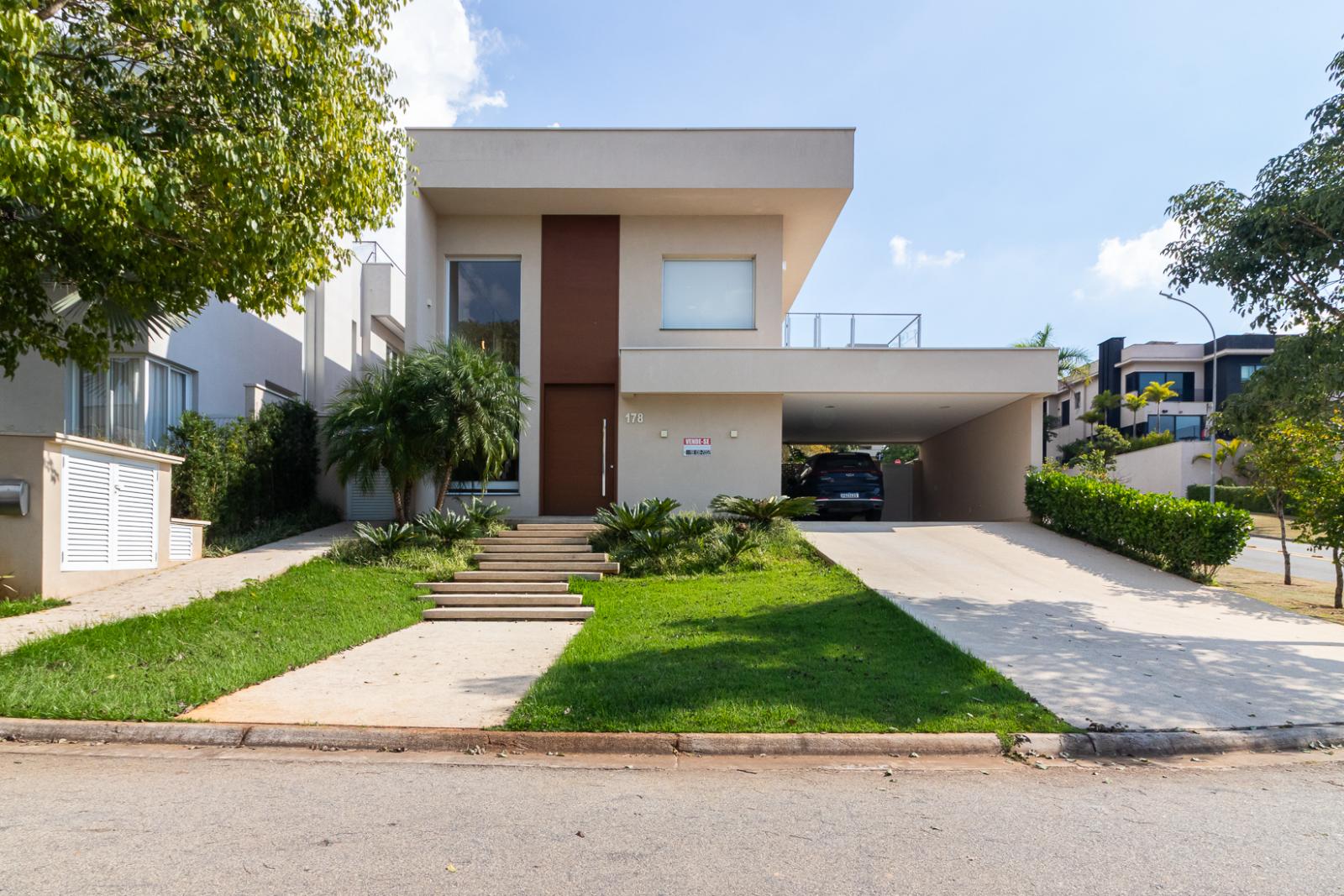 Fachada casa à venda em Genesis 2, Alphaville, Santana de Parnaíba — 3 suítes, 521 m² — imagem 1 de 38