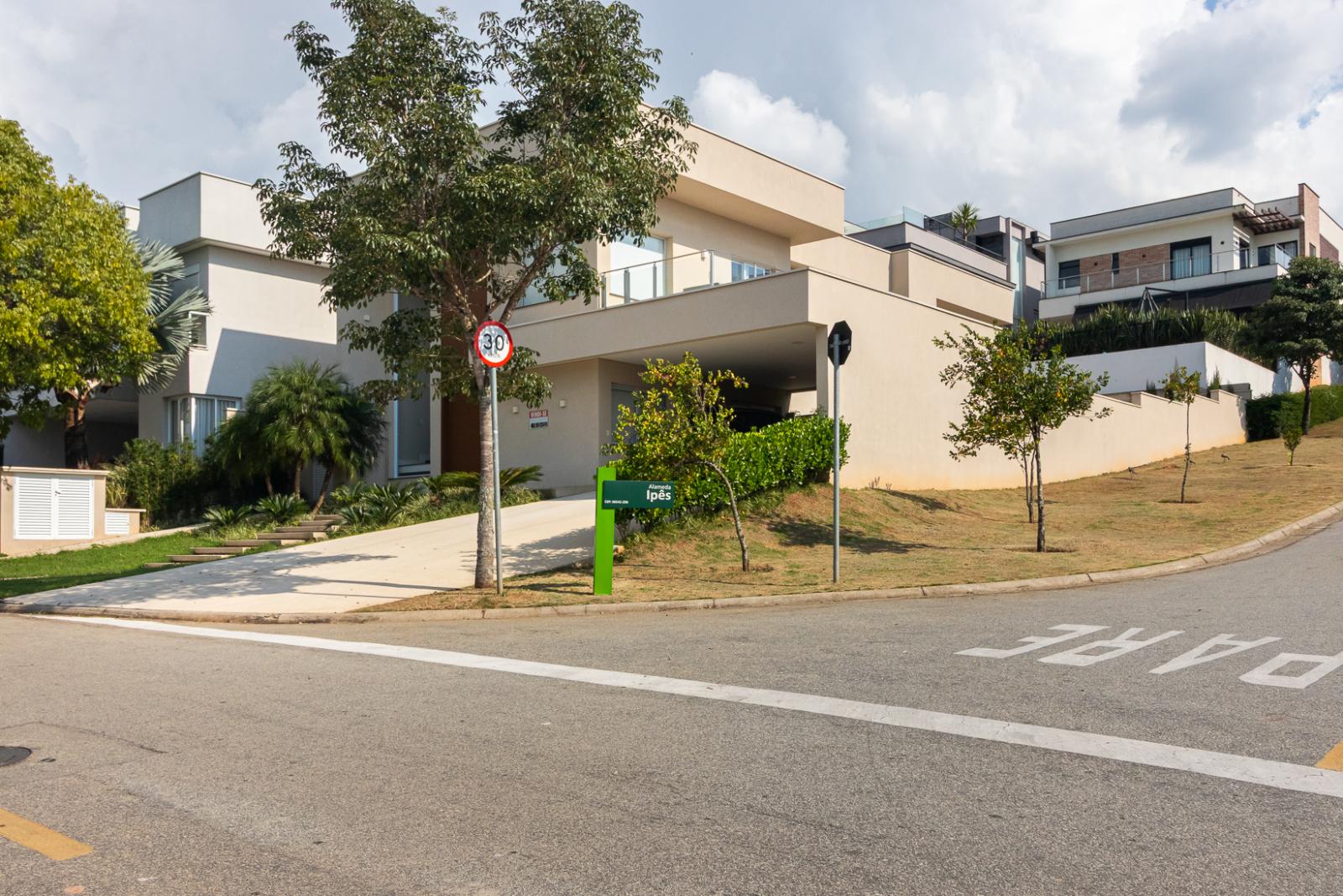 Sala de estar casa à venda em Genesis 2, Alphaville, Santana de Parnaíba — 3 suítes, 521 m² — imagem 2 de 38