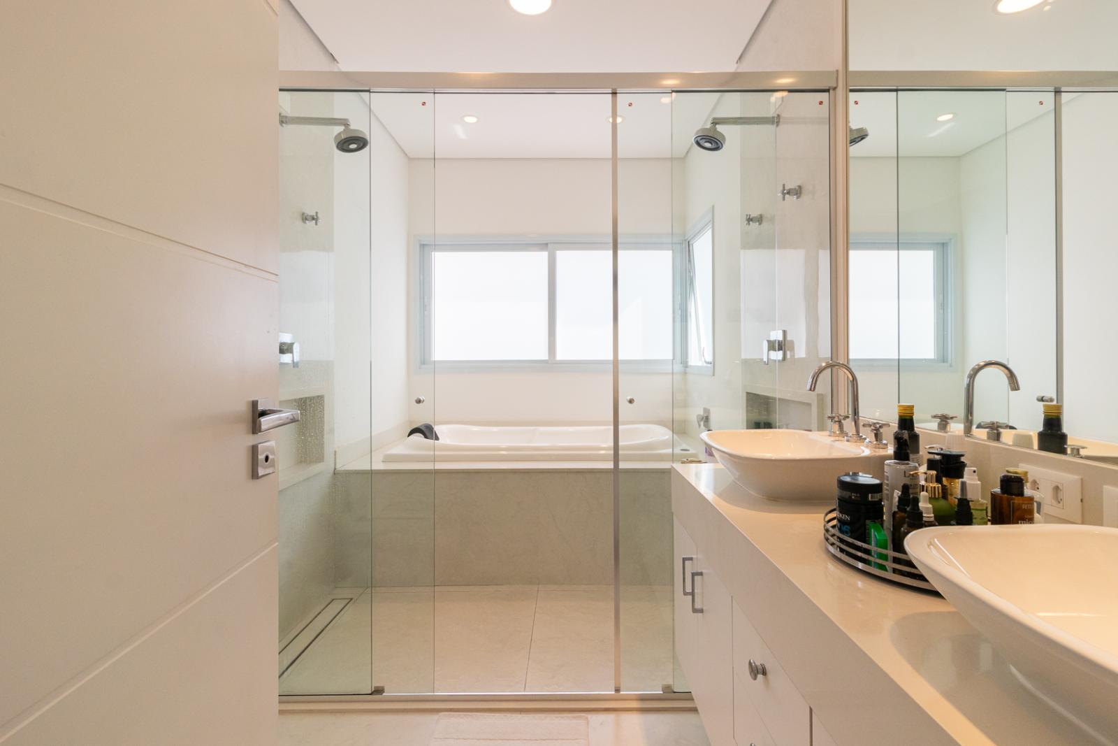 Área de convivência casa à venda em Genesis 2, Alphaville, Santana de Parnaíba — 3 suítes, 521 m² — imagem 6 de 38