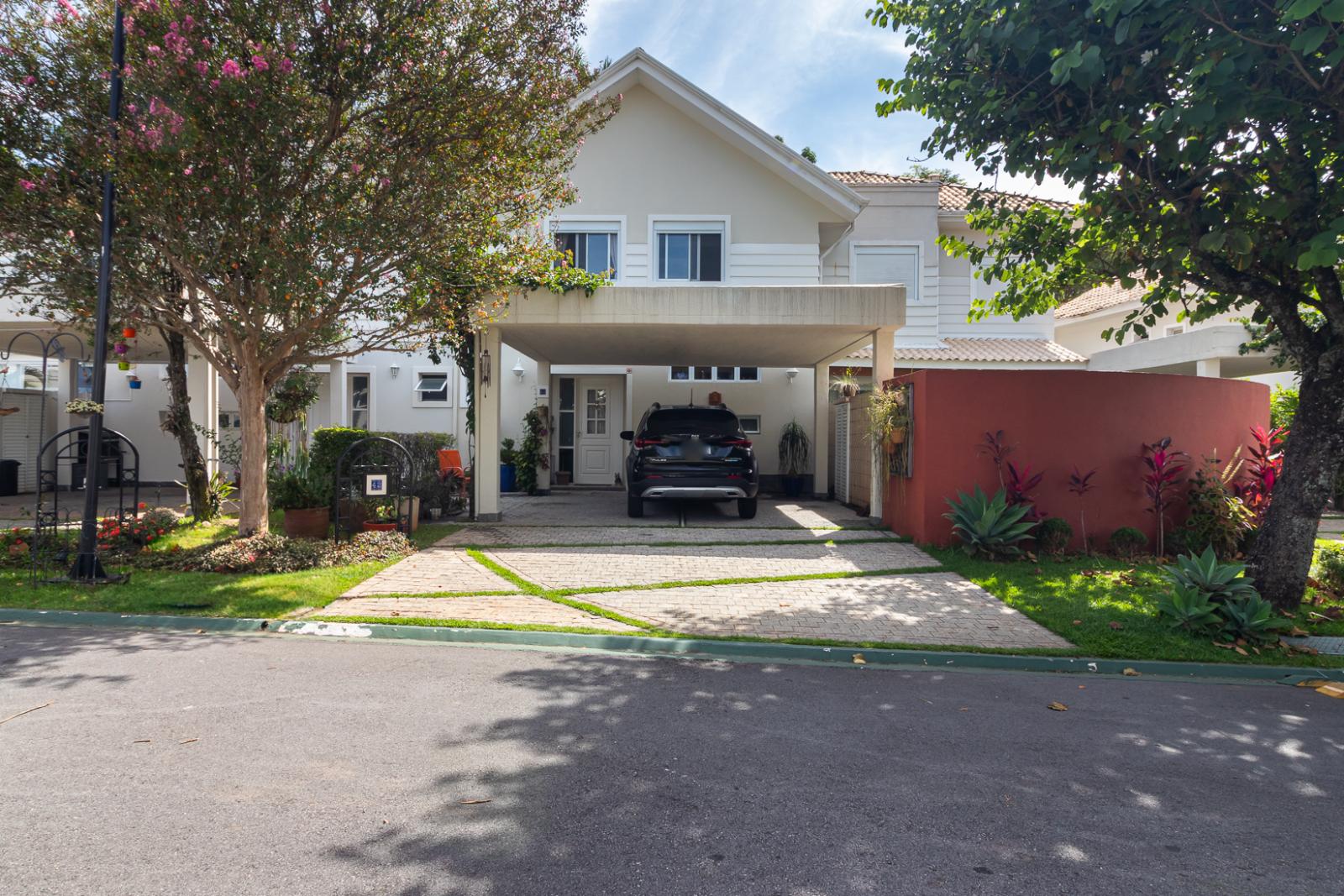 Fachada casa à venda em Scenic, Alphaville, Santana de Parnaíba — 1 suíte, 367 m² — imagem 1 de 28