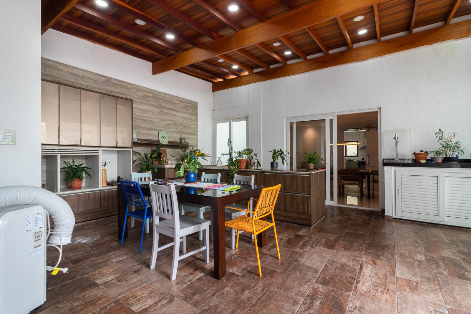 Cozinha e área gourmet casa à venda em Tambore 4, Alphaville, Santana de Parnaíba — 4 suítes, 360 m² — imagem 3 de 39