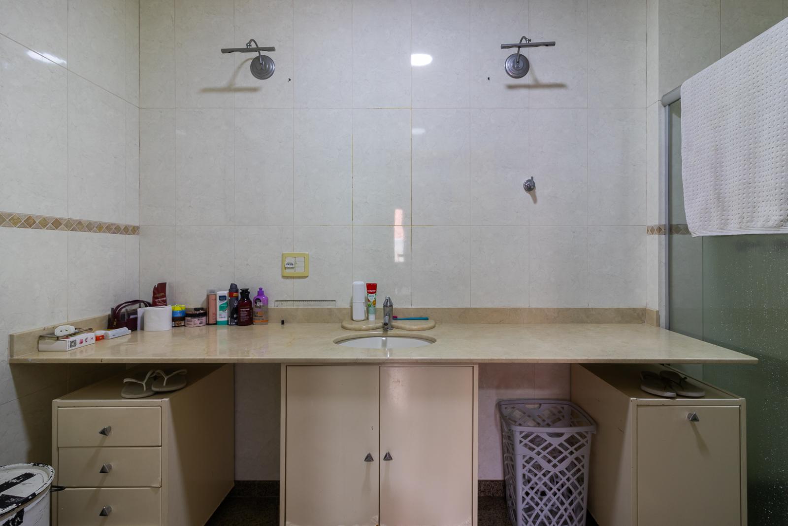 Área de convivência casa à venda em Tambore 4, Alphaville, Santana de Parnaíba — 4 suítes, 360 m² — imagem 6 de 39