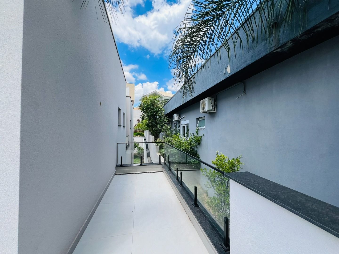 Piscina e área externa casa à venda em Genesis 1, Alphaville, Santana de Parnaíba — 4 suítes, 465 m² — imagem 5 de 29