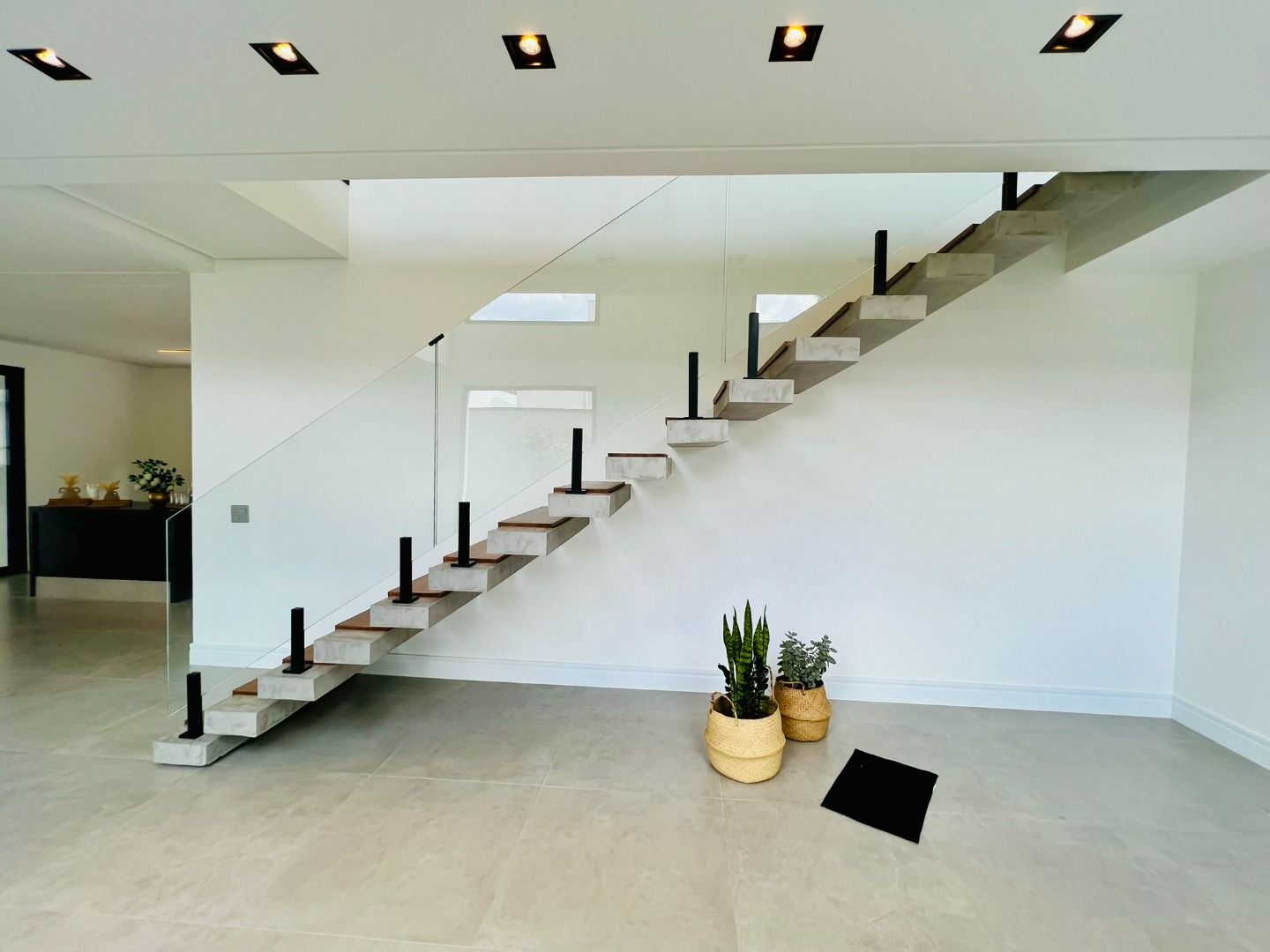 Área de convivência casa à venda em Genesis 1, Alphaville, Santana de Parnaíba — 4 suítes, 465 m² — imagem 6 de 29