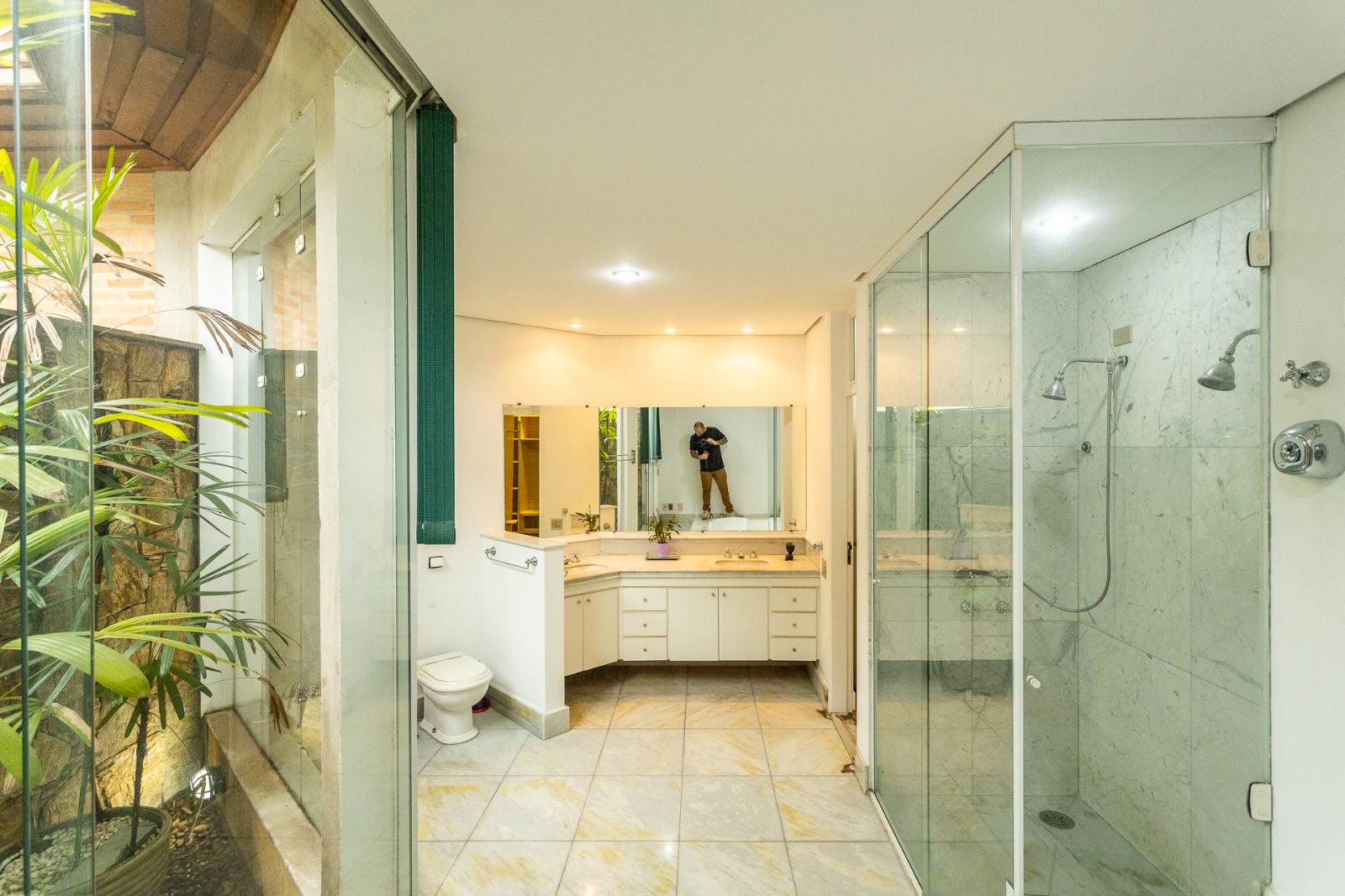 Cozinha e área gourmet casa à venda em Tambore 3, Alphaville, Santana de Parnaíba — 4 suítes, 900 m² — imagem 3 de 54