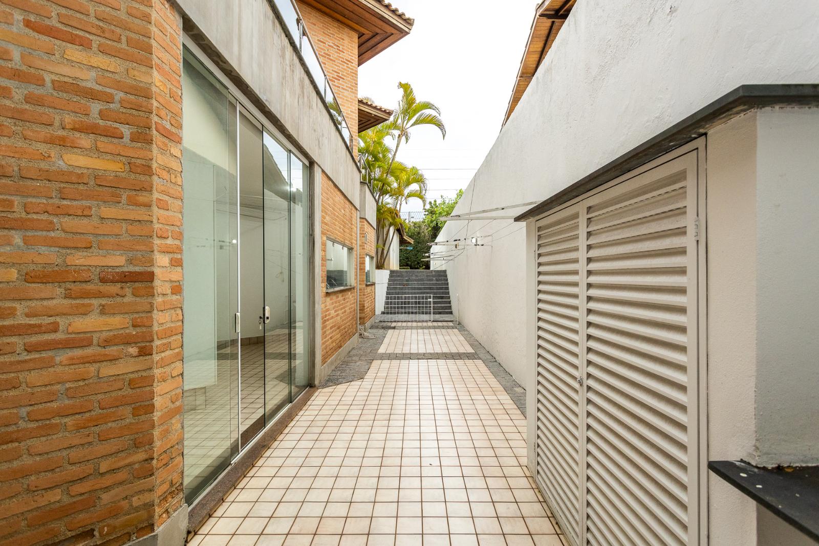 Piscina e área externa casa à venda em Tambore 3, Alphaville, Santana de Parnaíba — 4 suítes, 900 m² — imagem 5 de 54