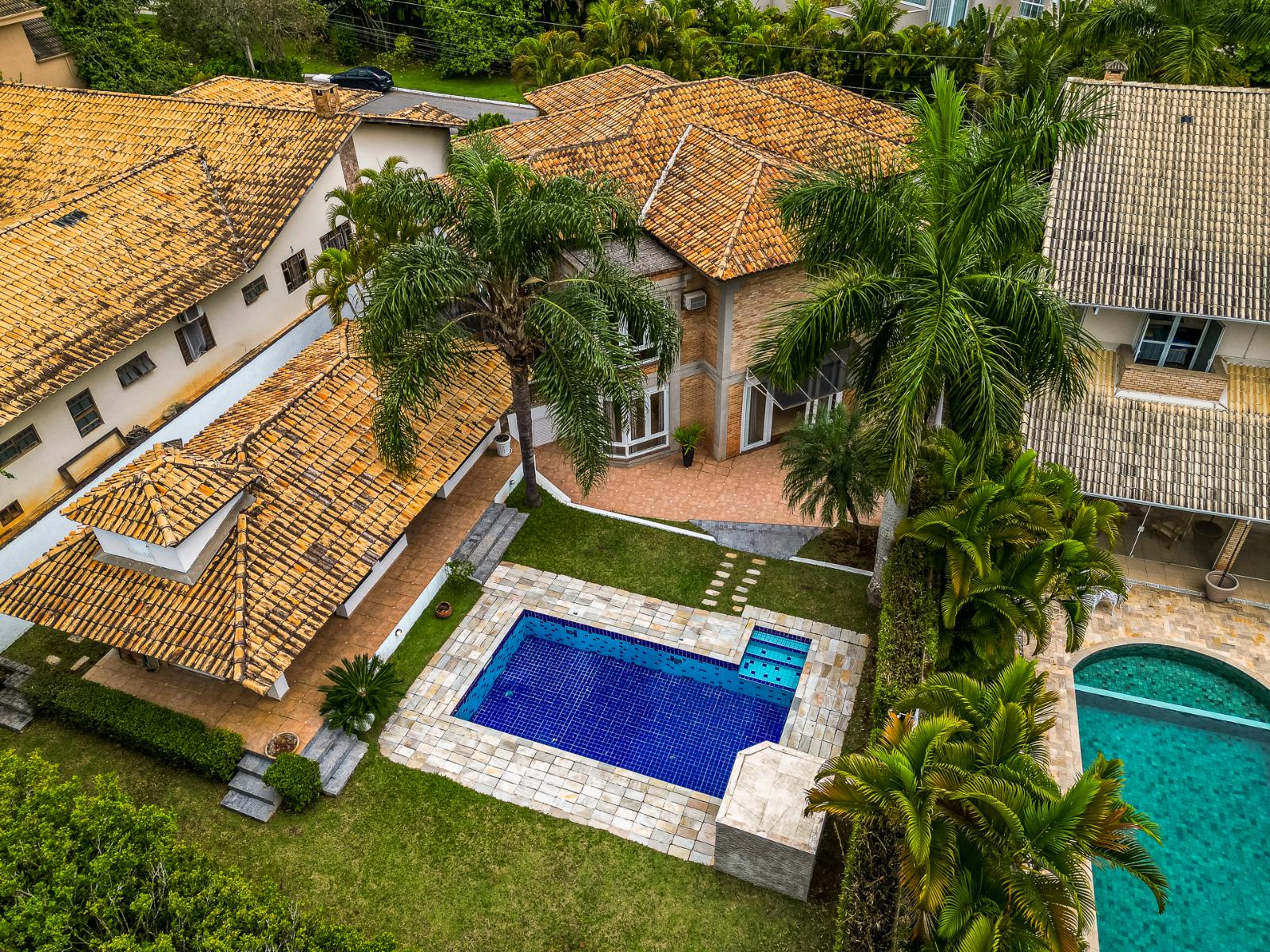 Área de convivência casa à venda em Tambore 3, Alphaville, Santana de Parnaíba — 4 suítes, 900 m² — imagem 6 de 54