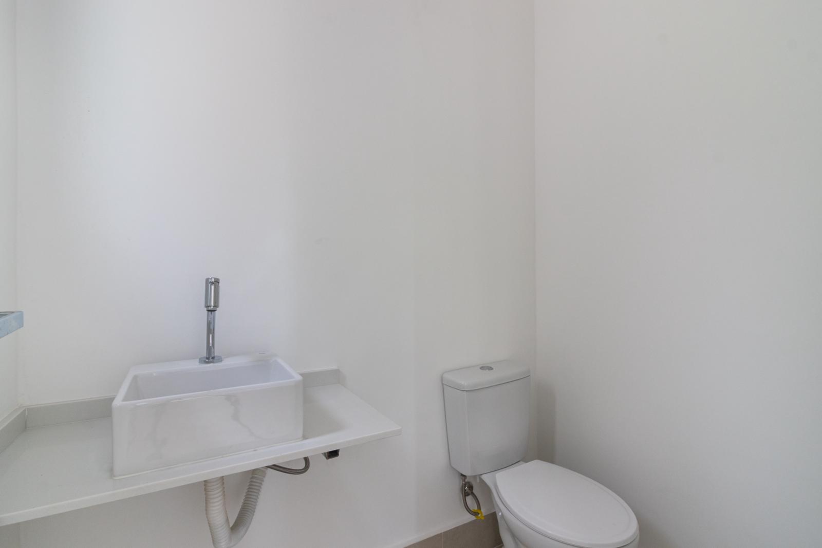 Cozinha e área gourmet casa à venda em Genesis 2, Alphaville, Santana de Parnaíba — 4 suítes, 453 m² — imagem 3 de 38