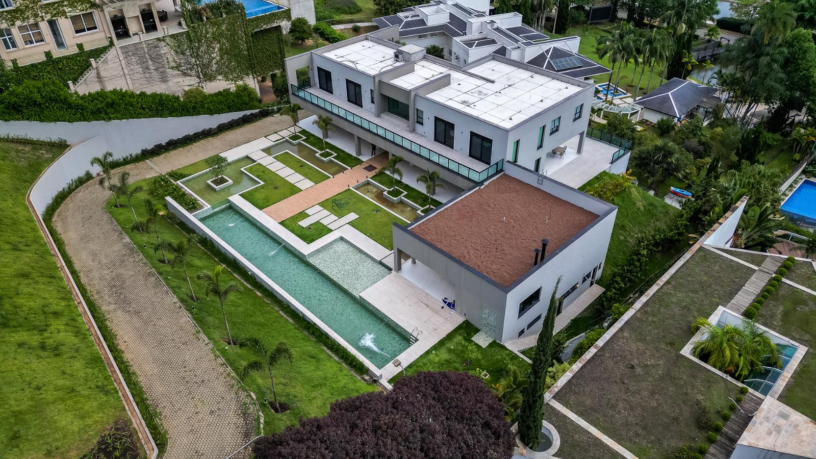 Piscina e área externa casa à venda em Residencial Tambore 1, Alphaville, Santana de Parnaíba — 4 suítes, 3527 m² — imagem 5 de 40