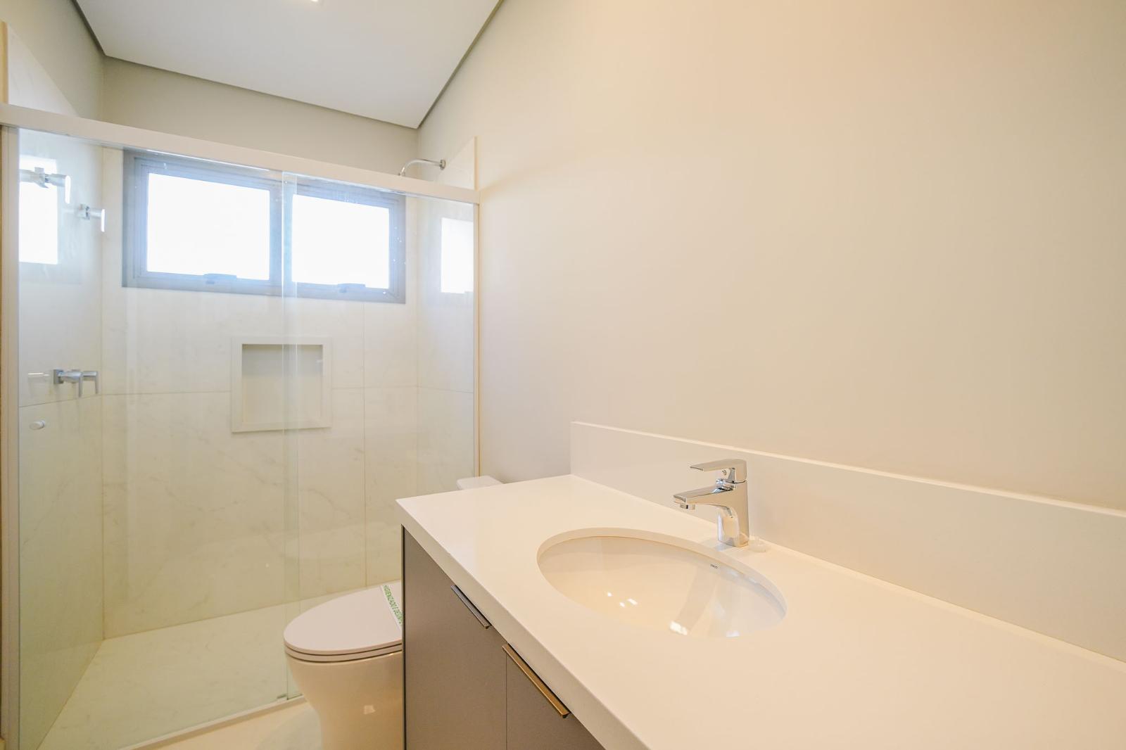 Piscina e área externa casa à venda em Alphaville Residencial 10, Alphaville, Santana de Parnaíba — 4 suítes, 600 m² — imagem 5 de 44