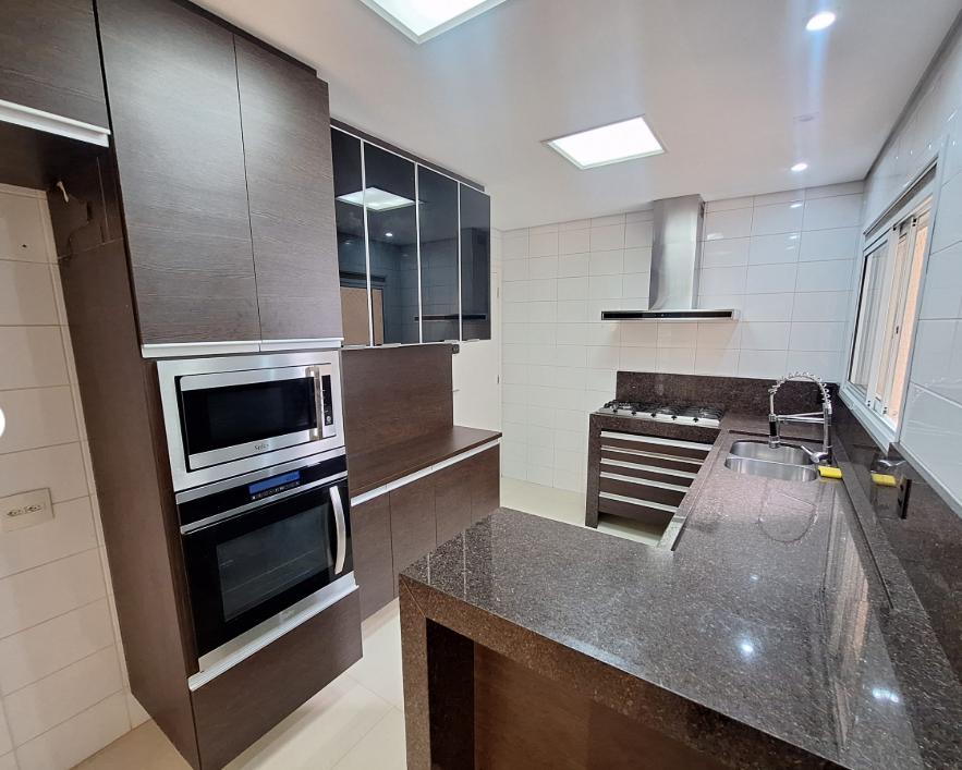 Cozinha e área gourmet apartamento para alugar em Ghaia Tambore, Alphaville, Santana de Parnaíba — 3 suítes, 159 m² — imagem 3 de 5