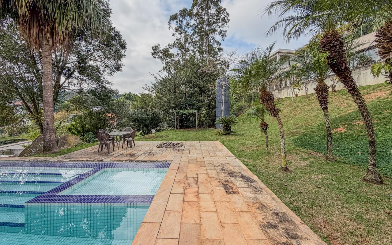 Suíte principal casa à venda em Residencial Tambore 1, Alphaville, Santana de Parnaíba — 3 suítes, 1 m² — imagem 4 de 40
