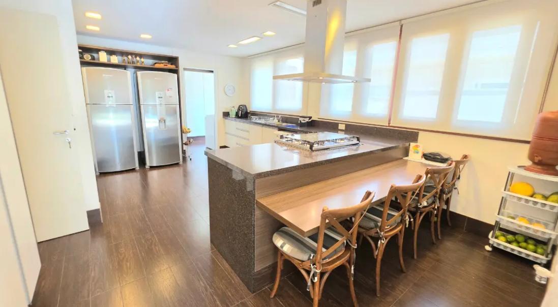 Área de convivência casa à venda em Alphaville Residencial 1, Alphaville, Santana de Parnaíba — 5 suítes, 998 m² — imagem 6 de 15
