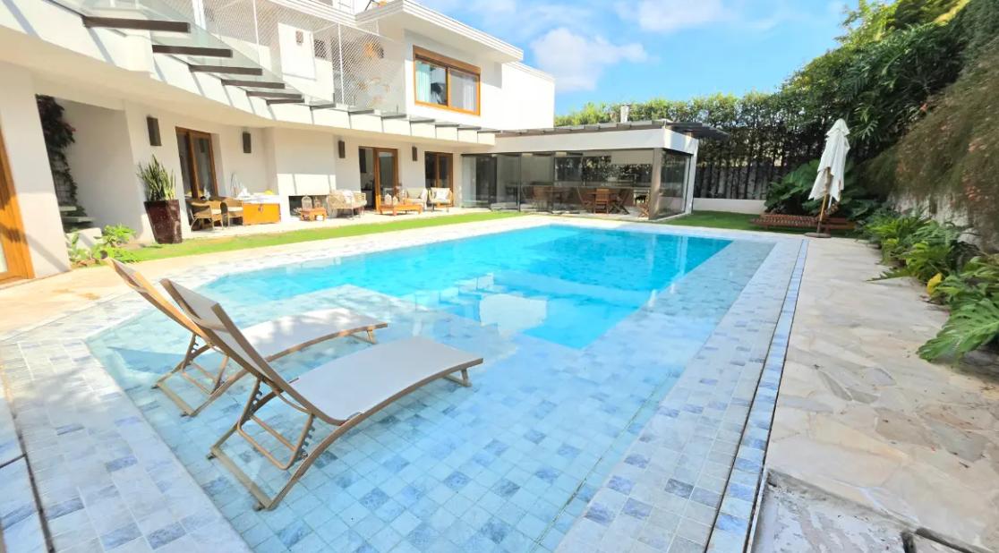 Fachada casa à venda em Alphaville Residencial 1, Alphaville, Santana de Parnaíba — 5 suítes, 998 m² — imagem 1 de 15