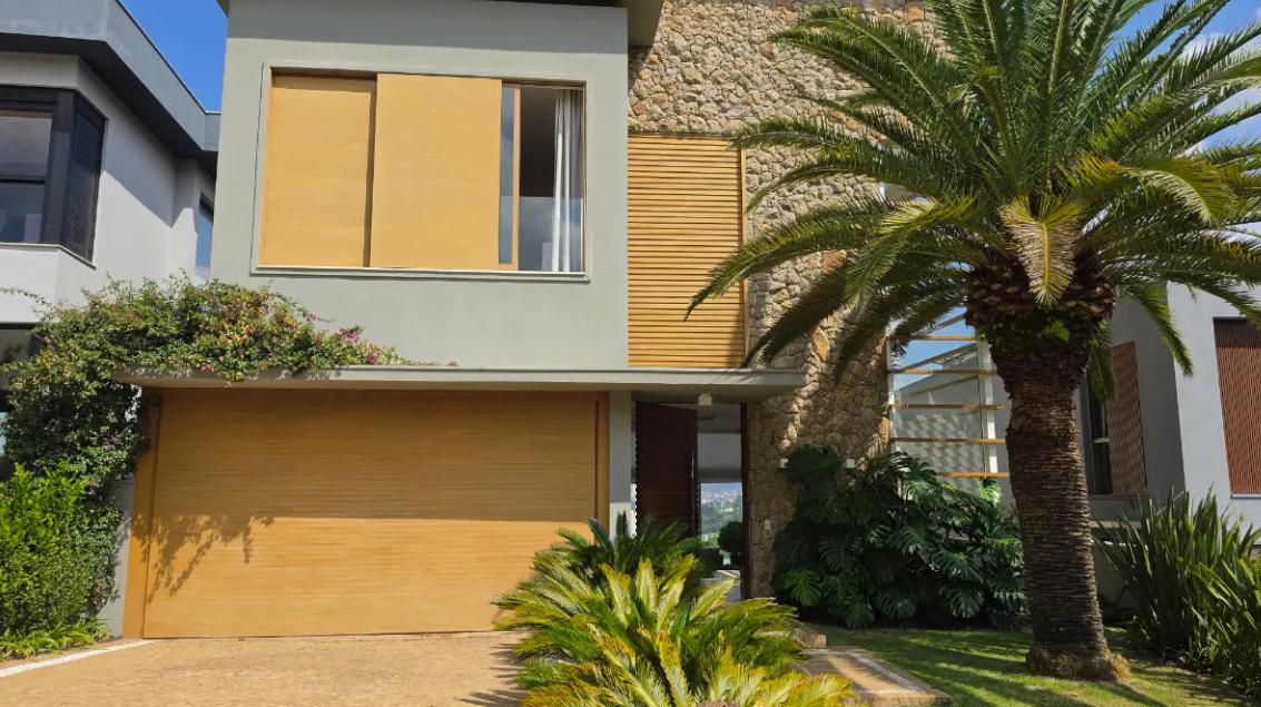 Fachada casa à venda em Residencial Tambore 10 , Alphaville, Santana de Parnaíba — 4 suítes, 500 m² — imagem 1 de 16