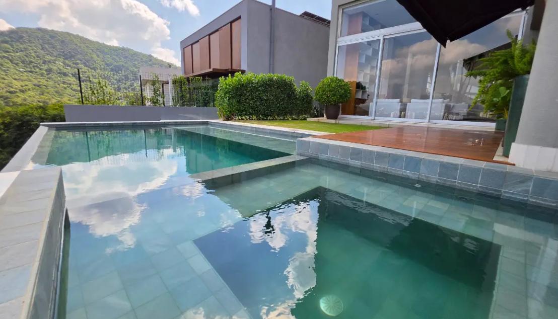 Área de convivência casa à venda em Residencial Tambore 10 , Alphaville, Santana de Parnaíba — 4 suítes, 500 m² — imagem 6 de 16