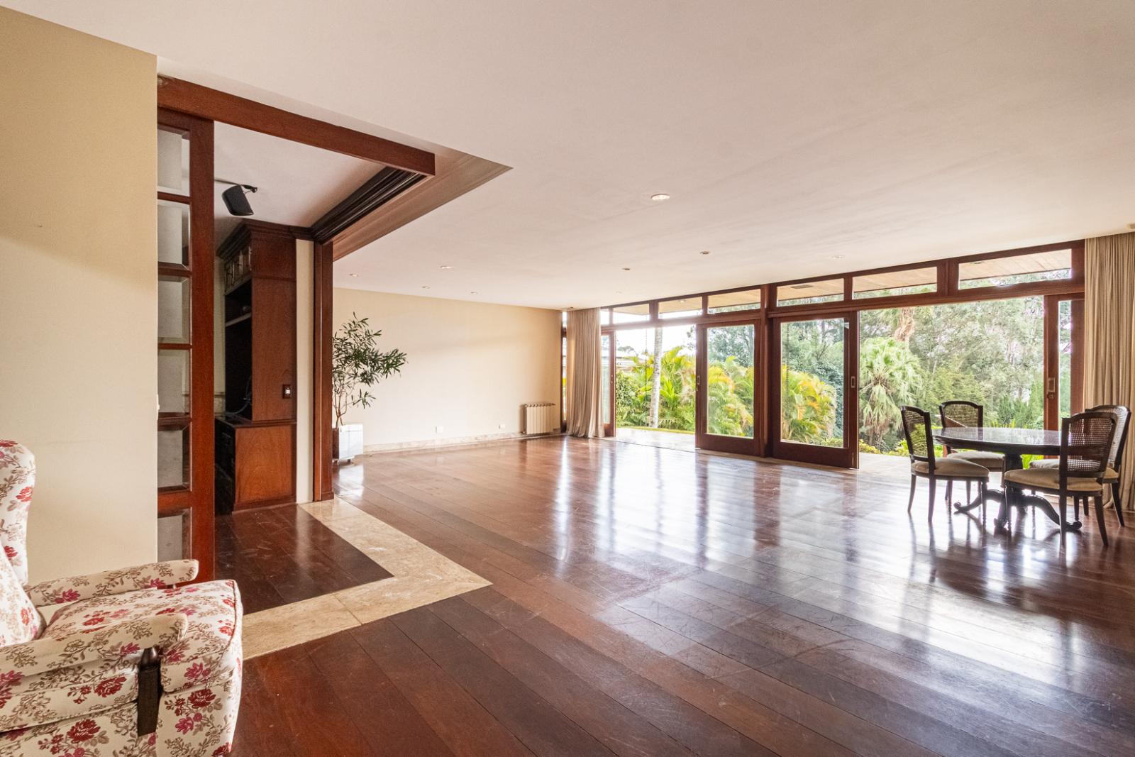 Cozinha e área gourmet casa à venda em Residencial Tambore 1, Alphaville, Santana de Parnaíba — 4 suítes, 3800 m² — imagem 3 de 46