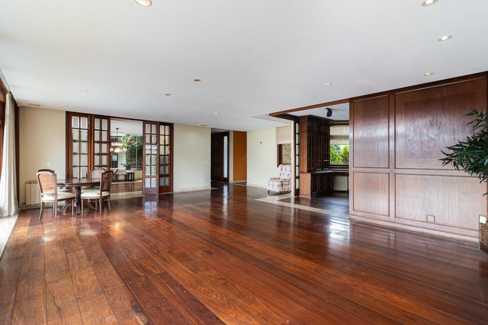 Área de convivência casa à venda em Residencial Tambore 1, Alphaville, Santana de Parnaíba — 4 suítes, 3800 m² — imagem 6 de 46