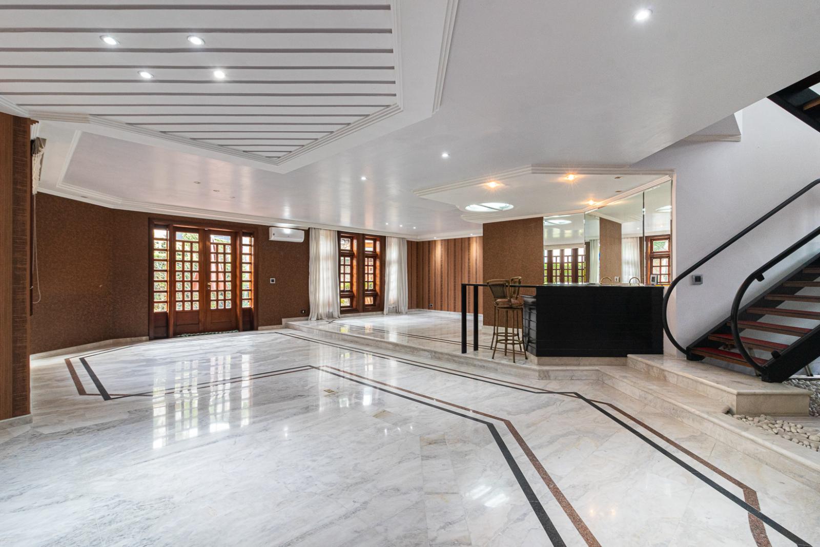 Suíte principal casa à venda em Alphaville Residencial 2, Alphaville, Santana de Parnaíba — 4 suítes, 595 m² — imagem 4 de 43