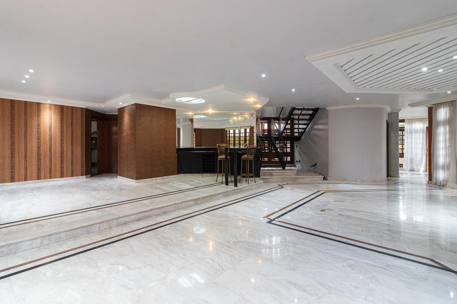 Piscina e área externa casa à venda em Alphaville Residencial 2, Alphaville, Santana de Parnaíba — 4 suítes, 595 m² — imagem 5 de 43