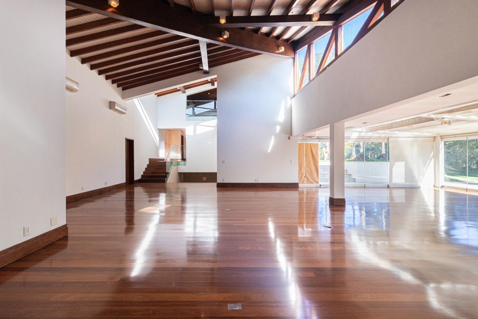 Suíte principal casa à venda em Residencial Tambore 1, Alphaville, Santana de Parnaíba — 4 suítes, 6300 m² — imagem 4 de 55