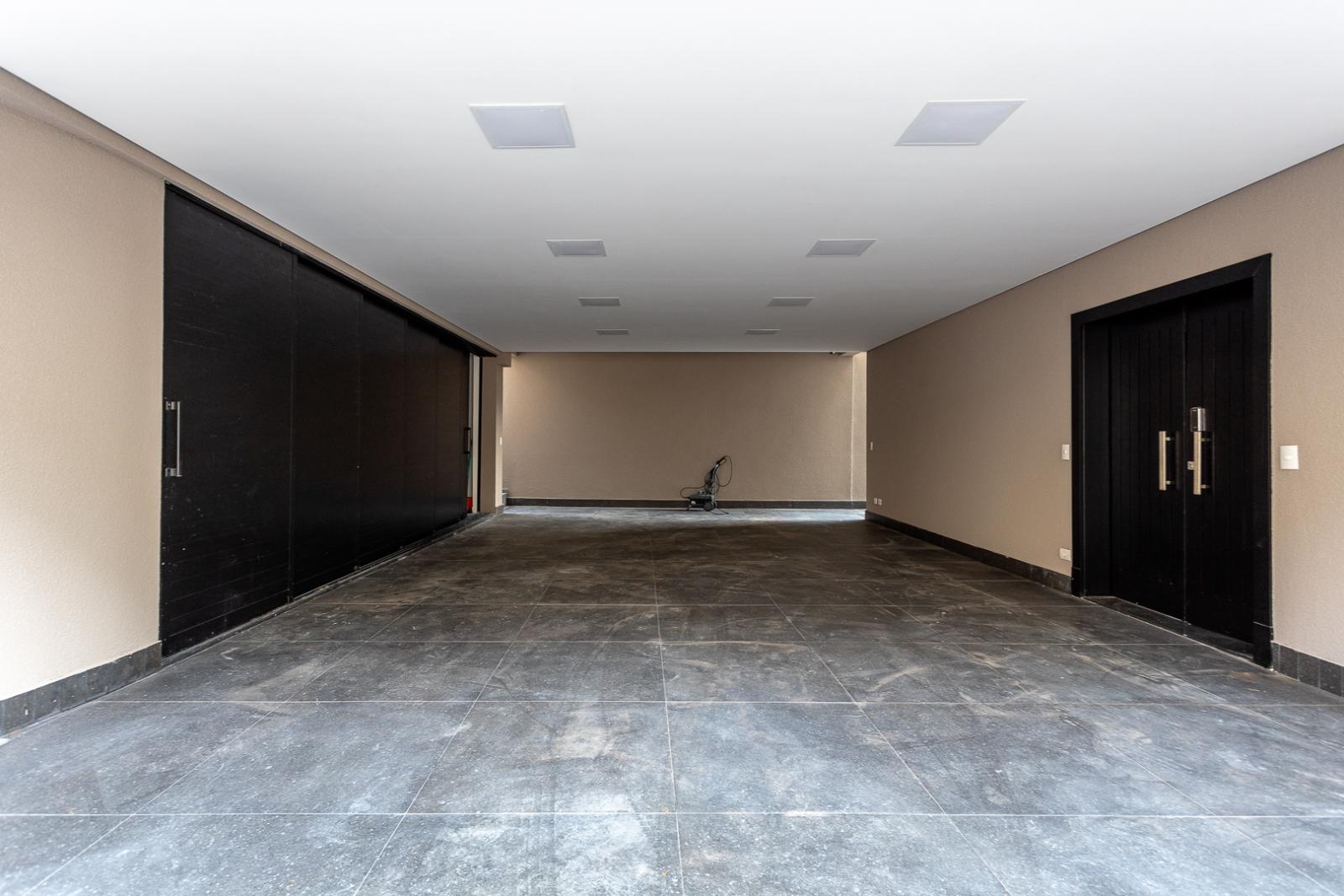 Cozinha e área gourmet casa à venda ou para alugar em Villa Solaia , Alphaville, Barueri — 4 suítes, 620 m² — imagem 3 de 61