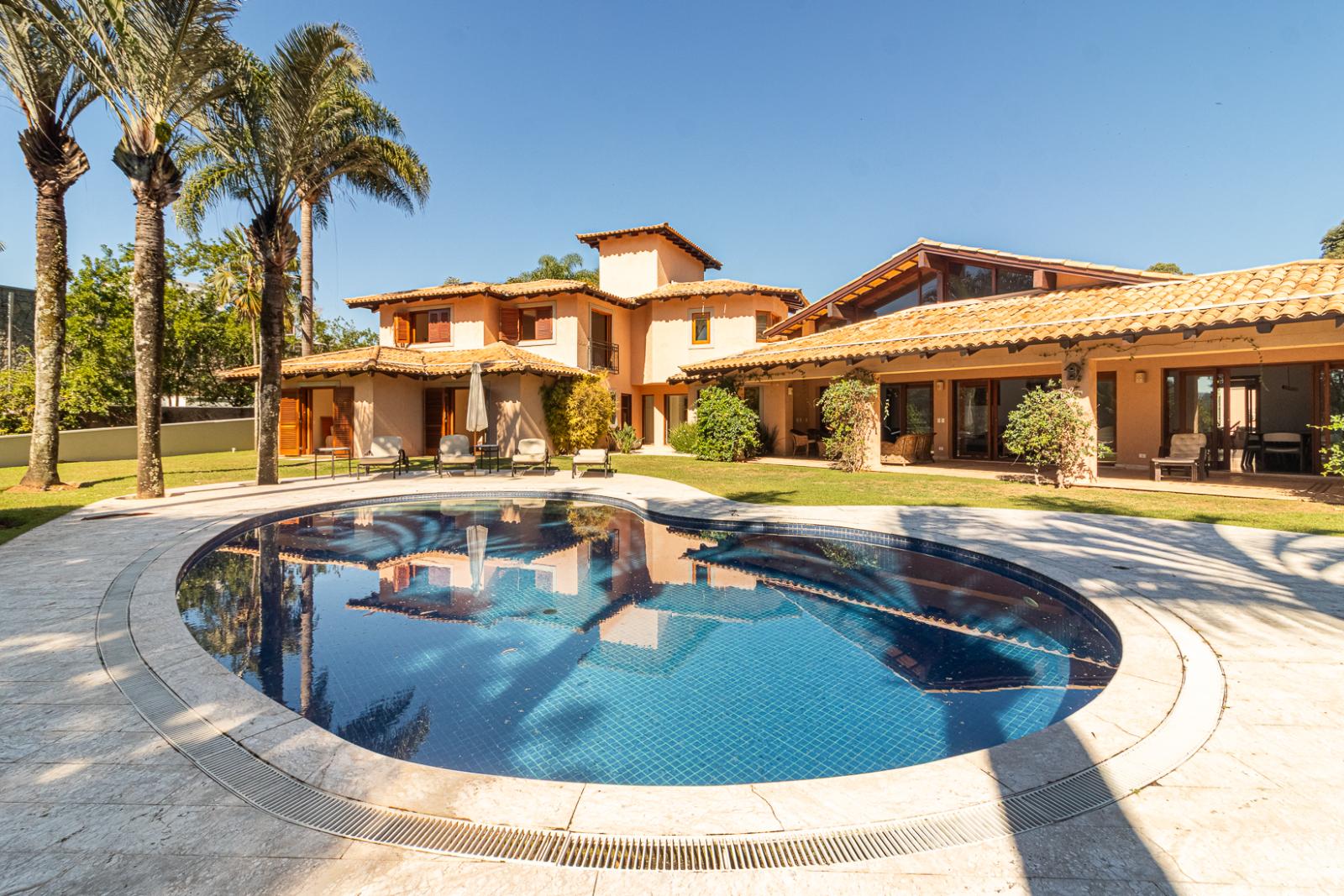 Fachada casa à venda ou para alugar em Residencial Tambore 1, Alphaville, Santana de Parnaíba — 4 suítes, 4000 m² — imagem 1 de 56
